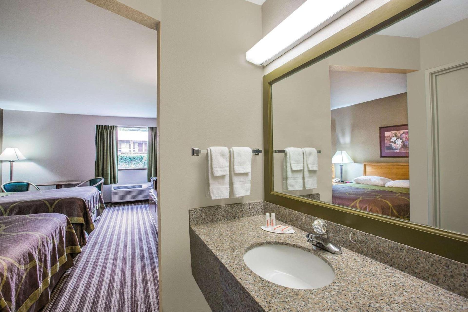 Super 8 by Wyndham Oxford MS University Area photo 8