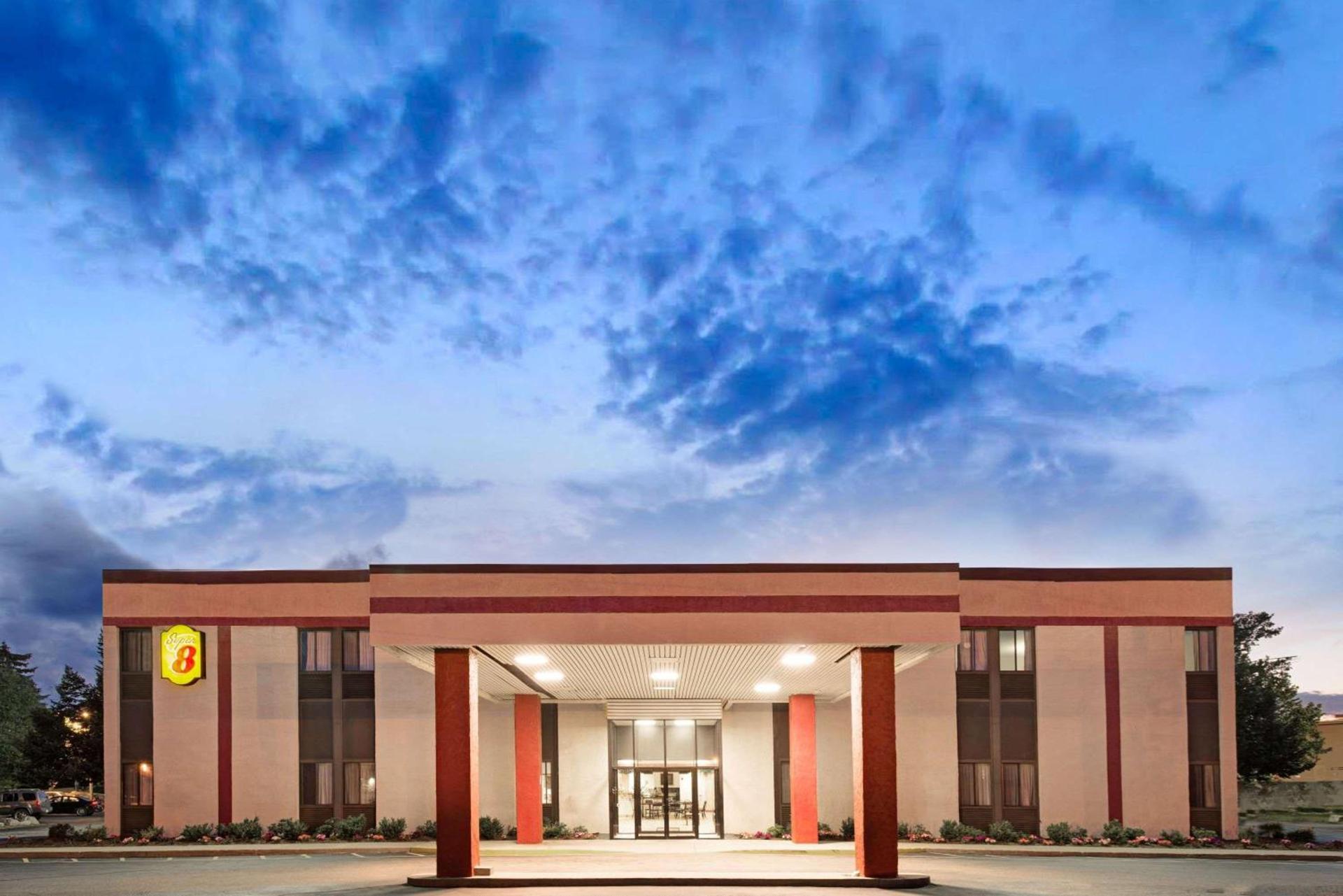 Super 8 by Wyndham Brockton — hotel in Brockton