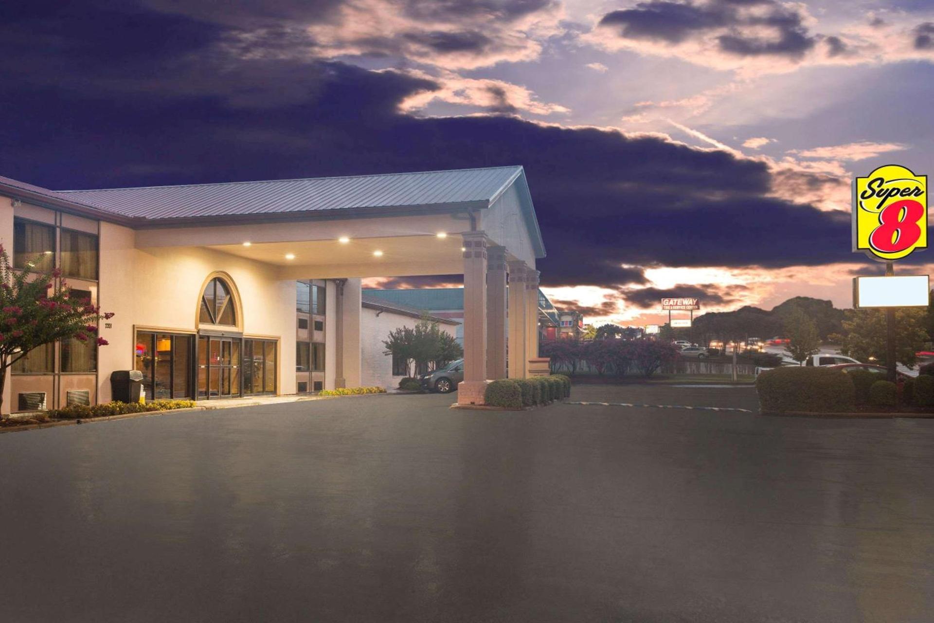 Super 8 by Wyndham Oxford MS University Area — hotel in Oxford