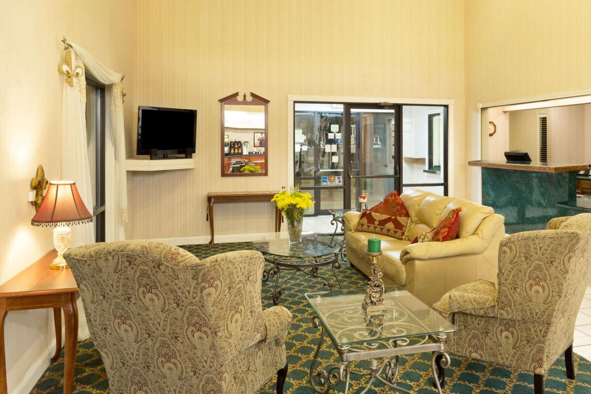 Super 8 by Wyndham Covington photo 3