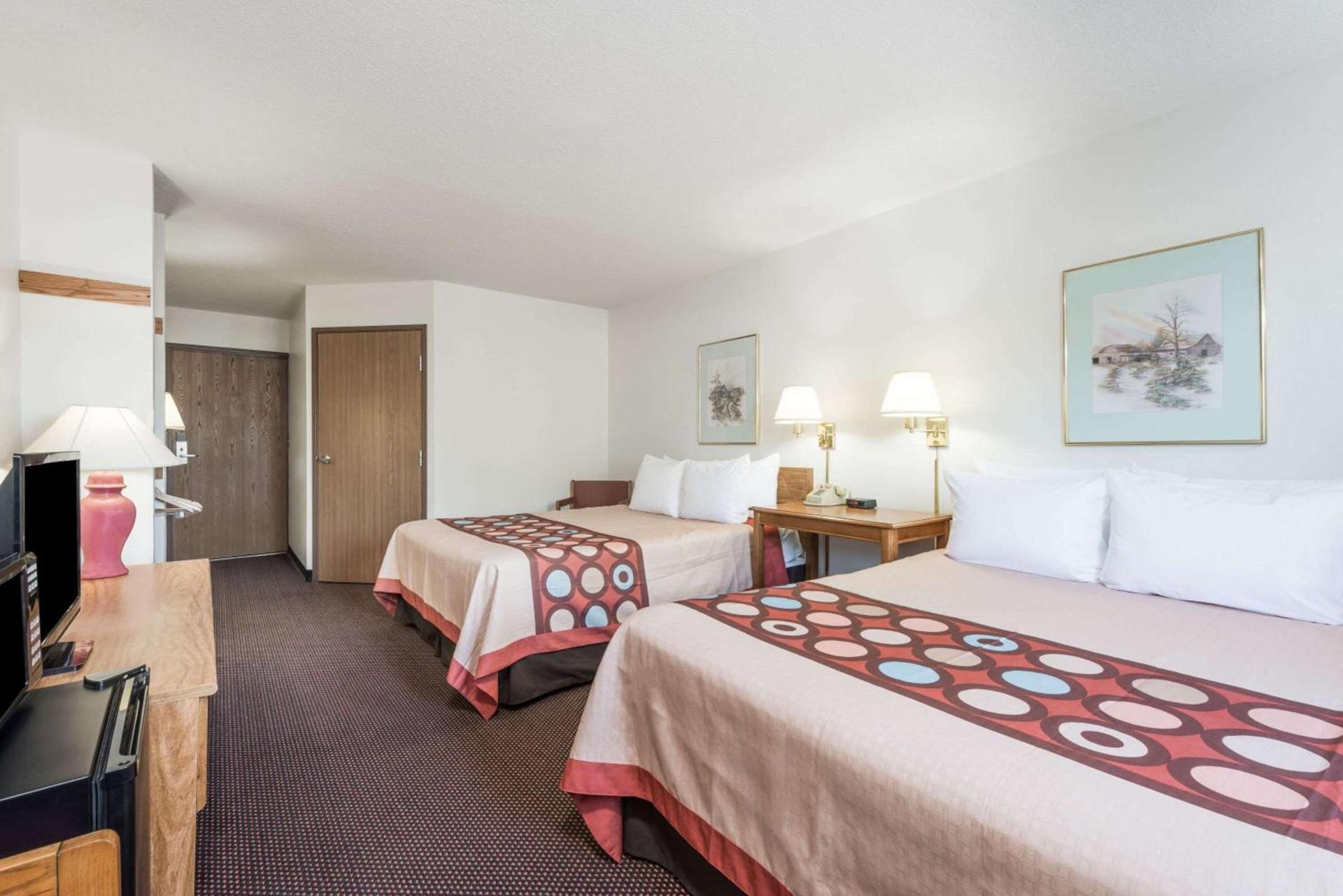 Super 8 by Wyndham Du Quoin photo 4