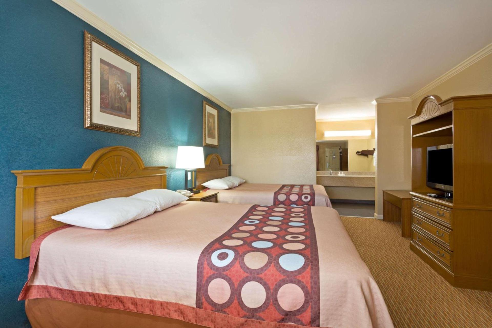 Super 8 by Wyndham Covington photo 11