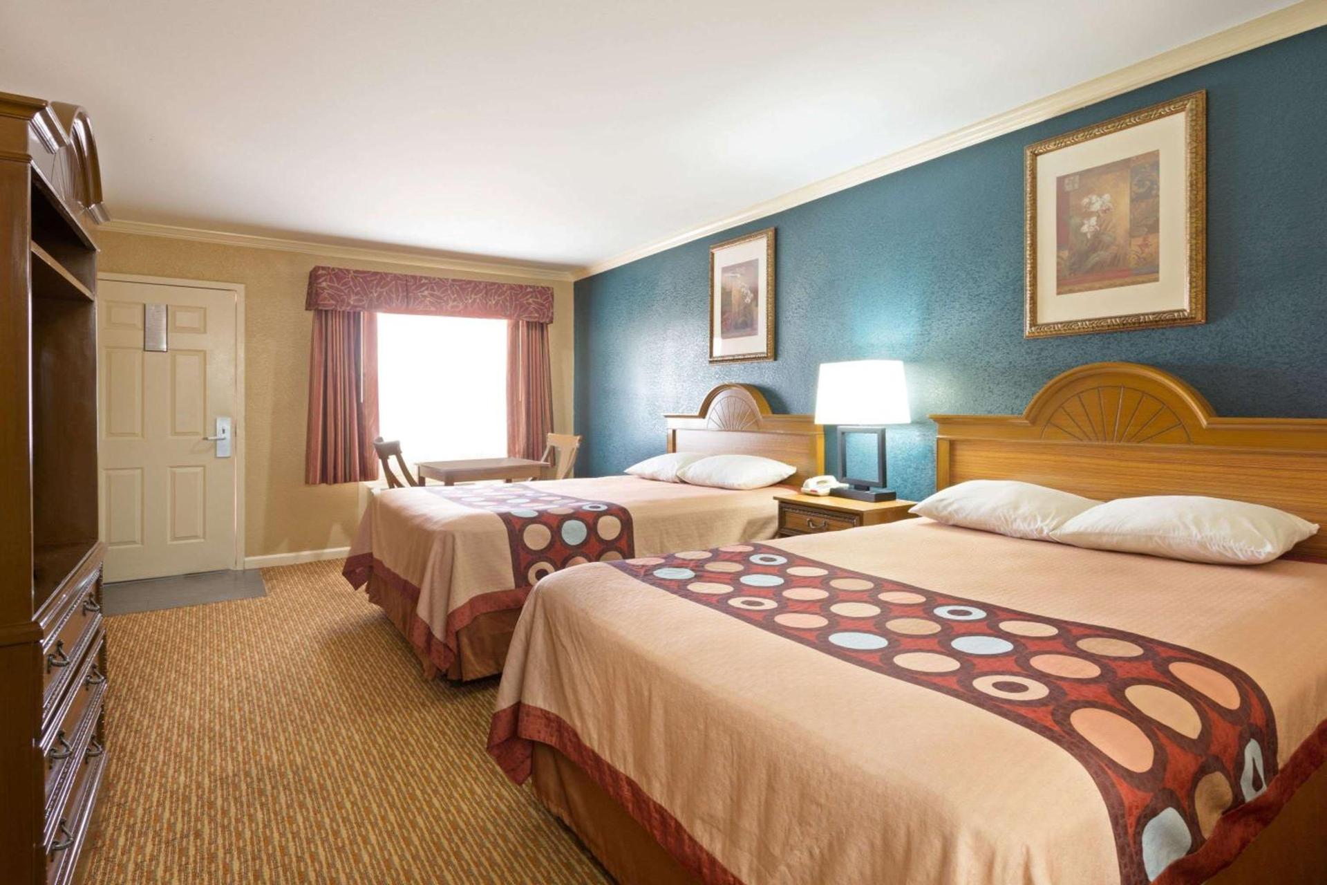 Super 8 by Wyndham Covington photo 13