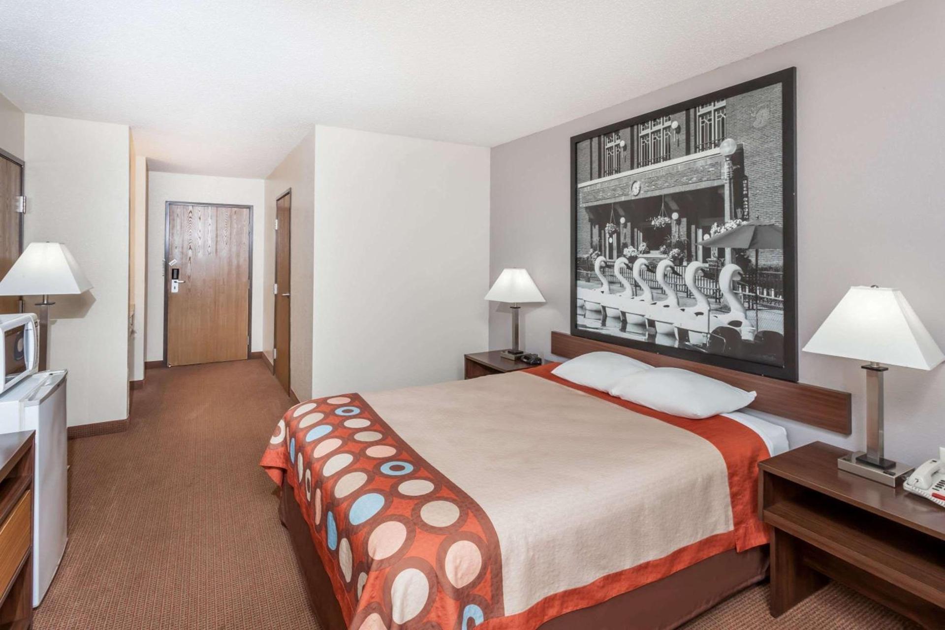Super 8 by Wyndham Pekin/Peoria Area photo 11