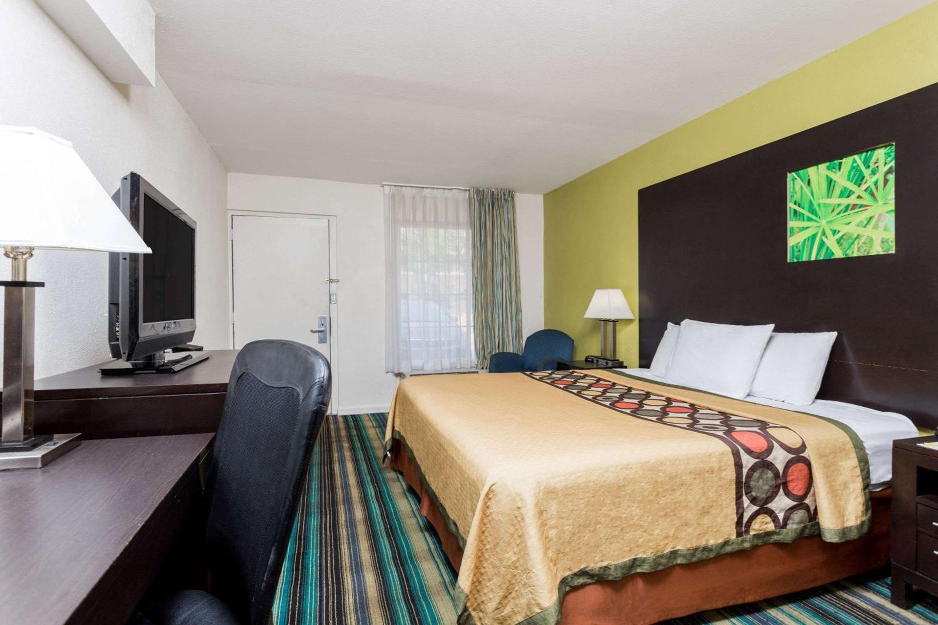 Super 8 by Wyndham Augusta photo 3