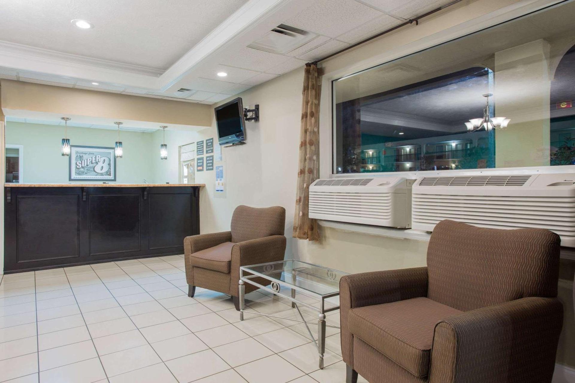 Super 8 by Wyndham Augusta photo 2