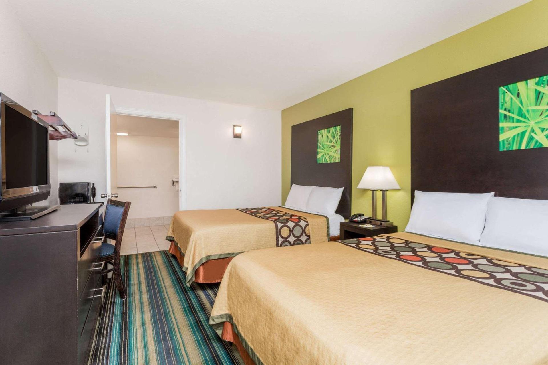 Super 8 by Wyndham Augusta photo 5