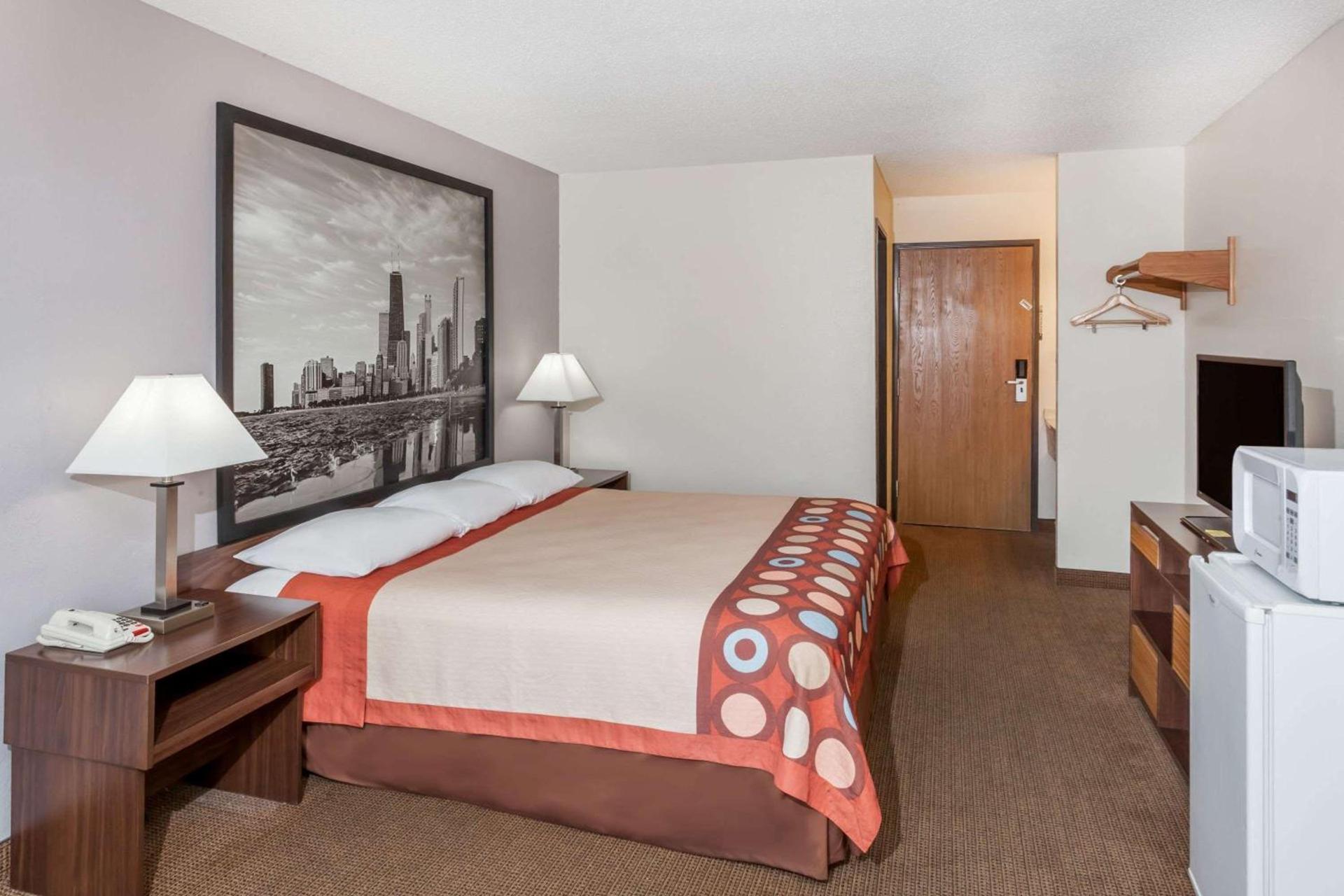 Super 8 by Wyndham Pekin/Peoria Area photo 8