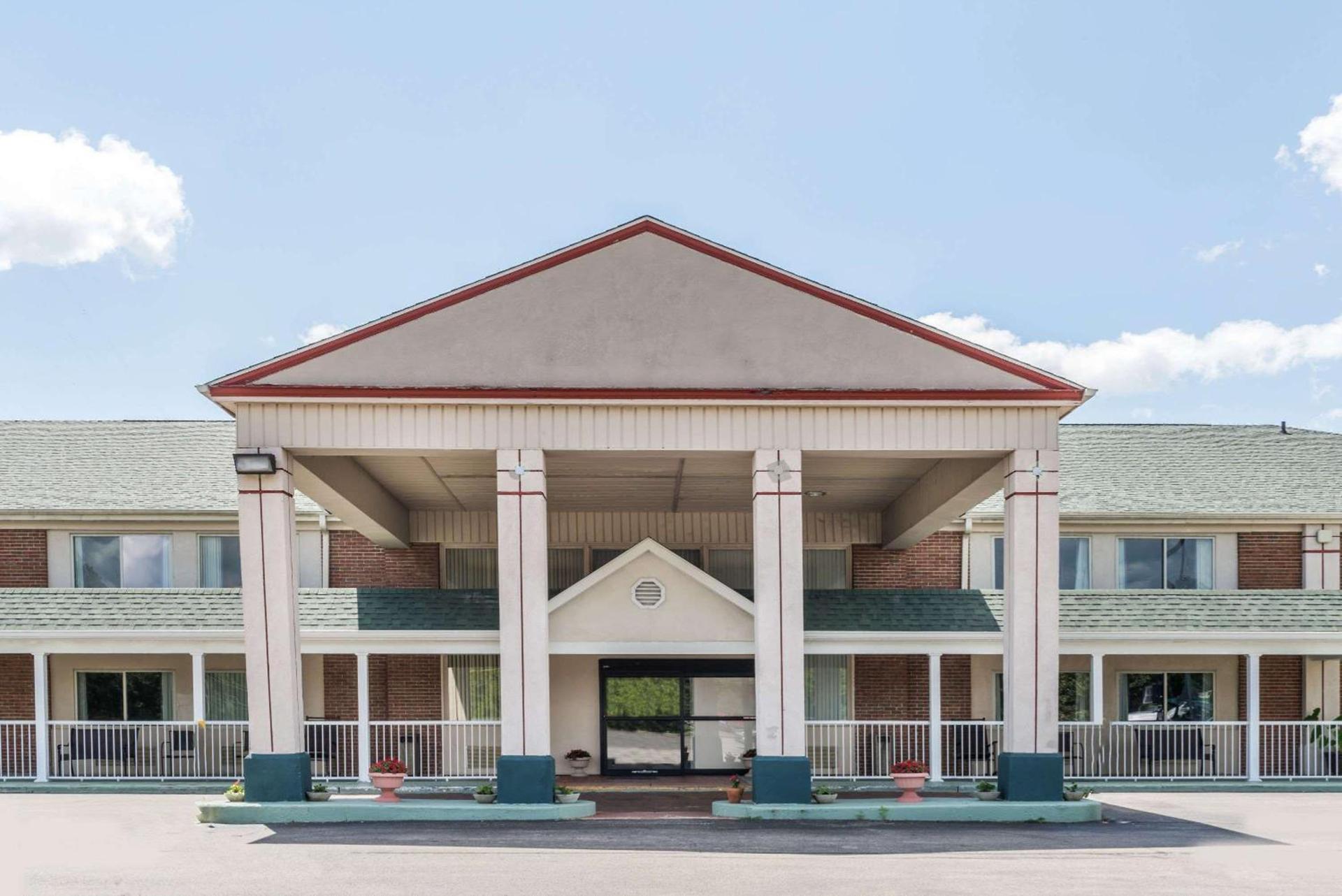Days Inn by Wyndham Columbus IN — hotel in Columbus