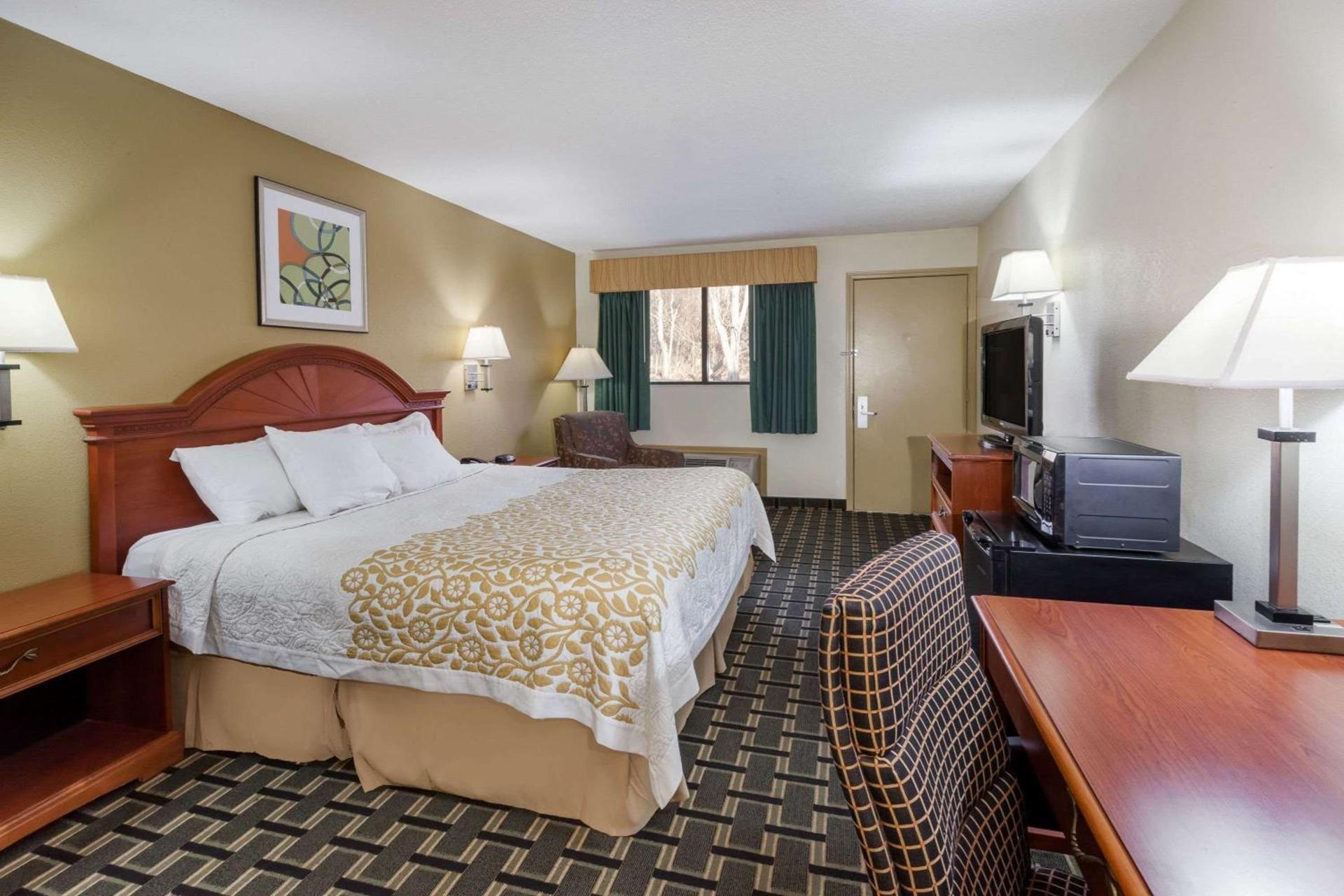 Days Inn by Wyndham Kent - Akron photo 5