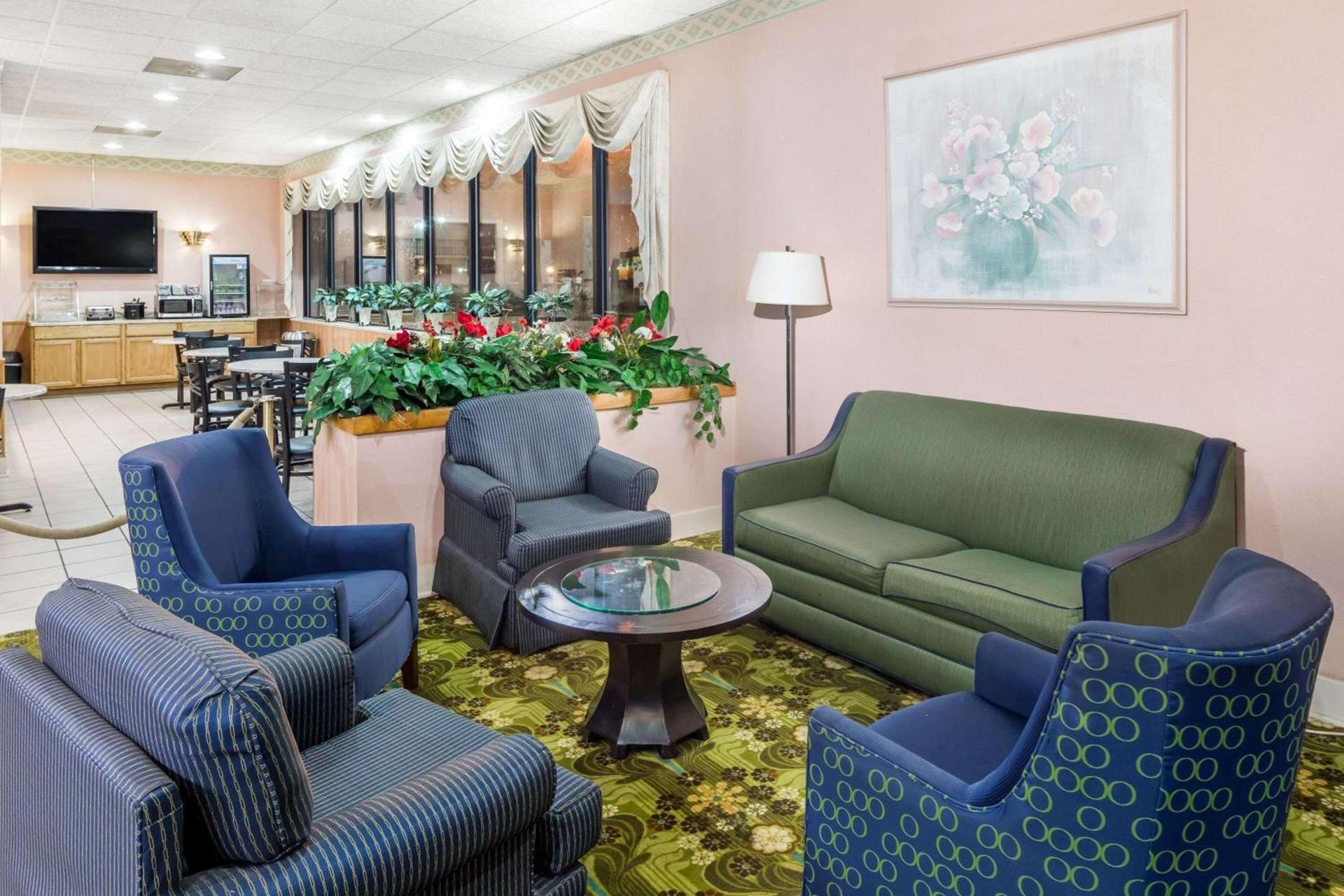 Days Inn by Wyndham Walterboro photo 2