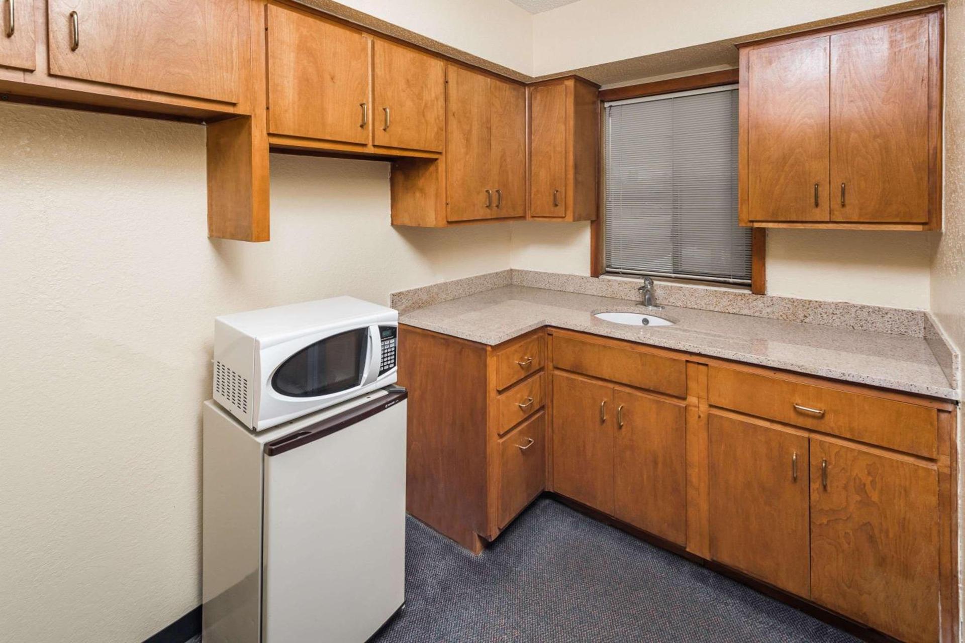 Days Inn by Wyndham Walterboro photo 14