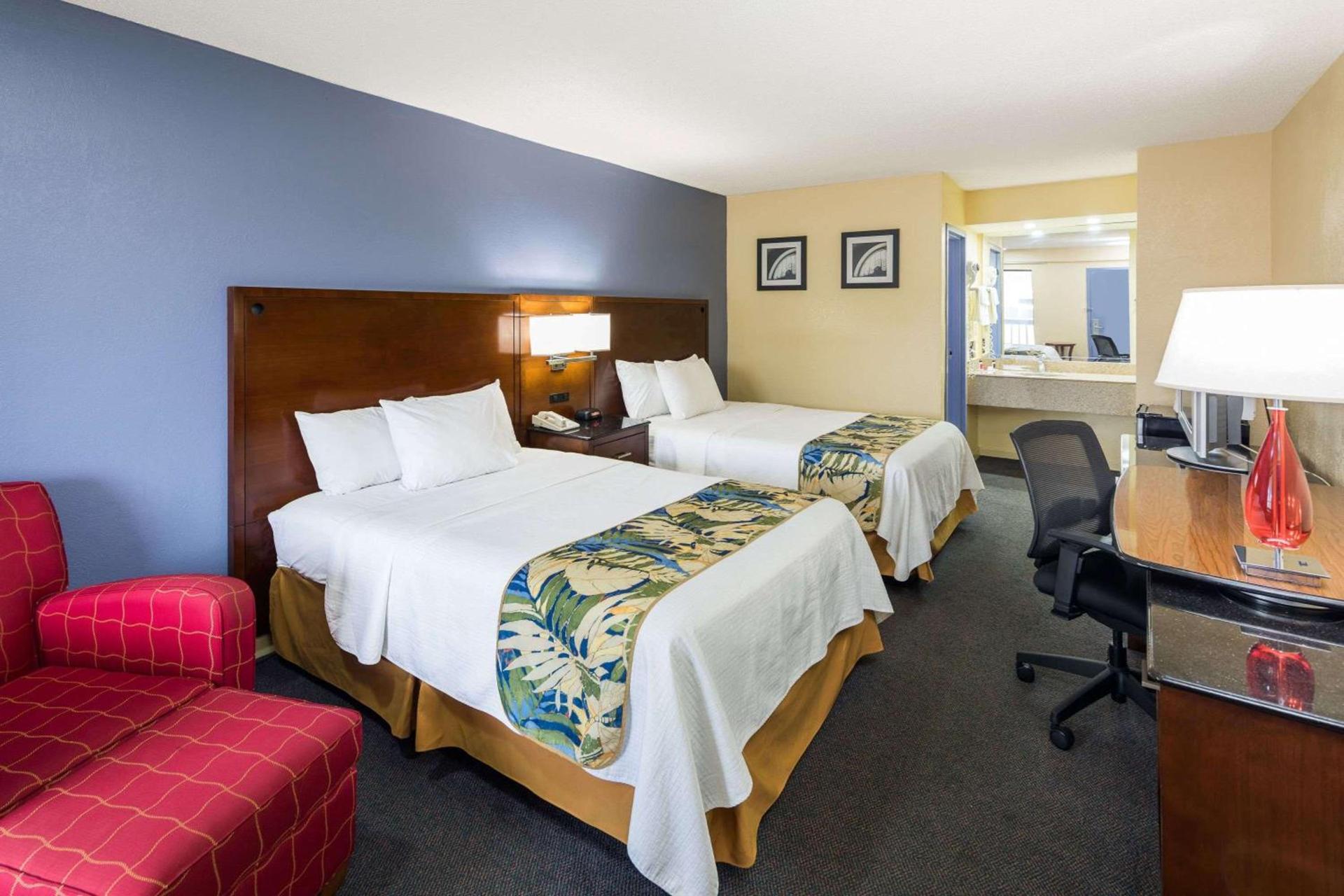 Days Inn by Wyndham Walterboro photo 6