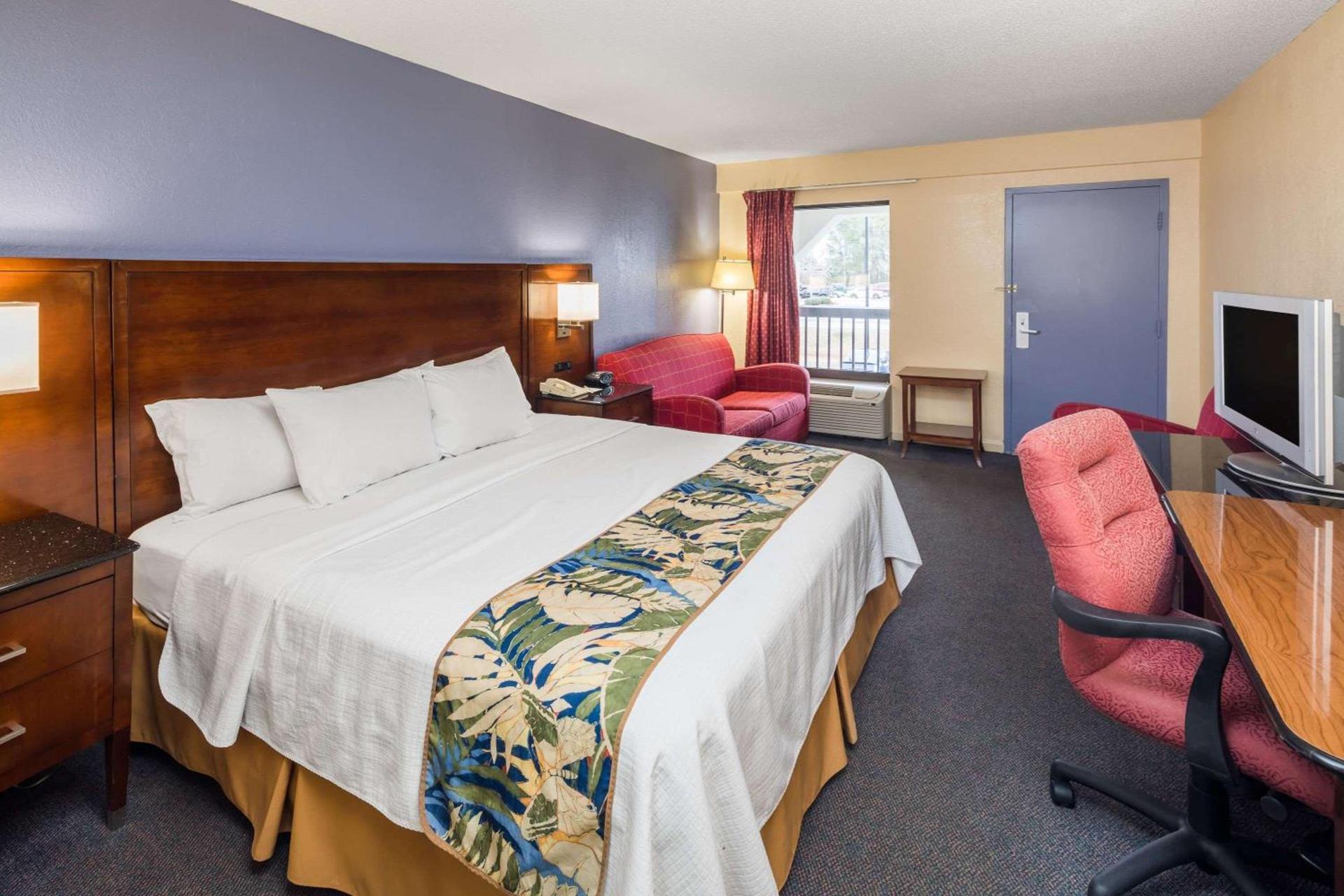 Days Inn by Wyndham Walterboro photo 9