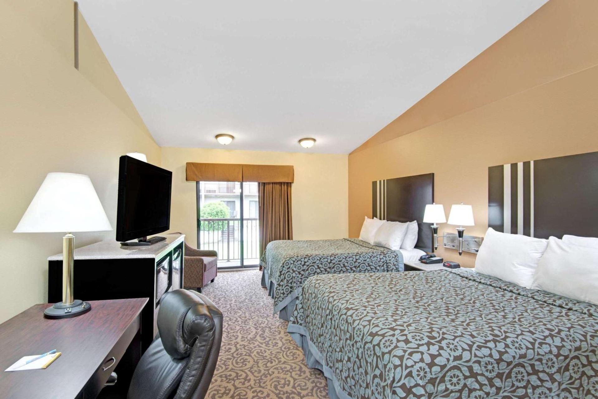 Days Inn by Wyndham Washington photo 6