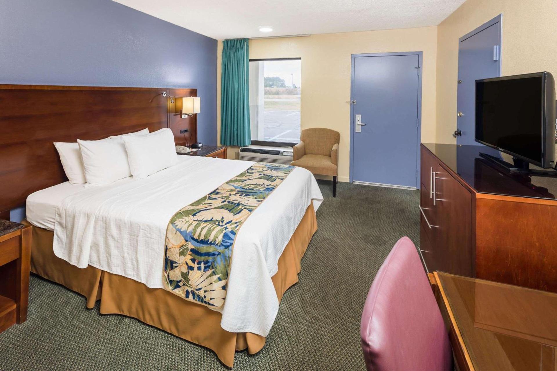 Days Inn by Wyndham Walterboro photo 13