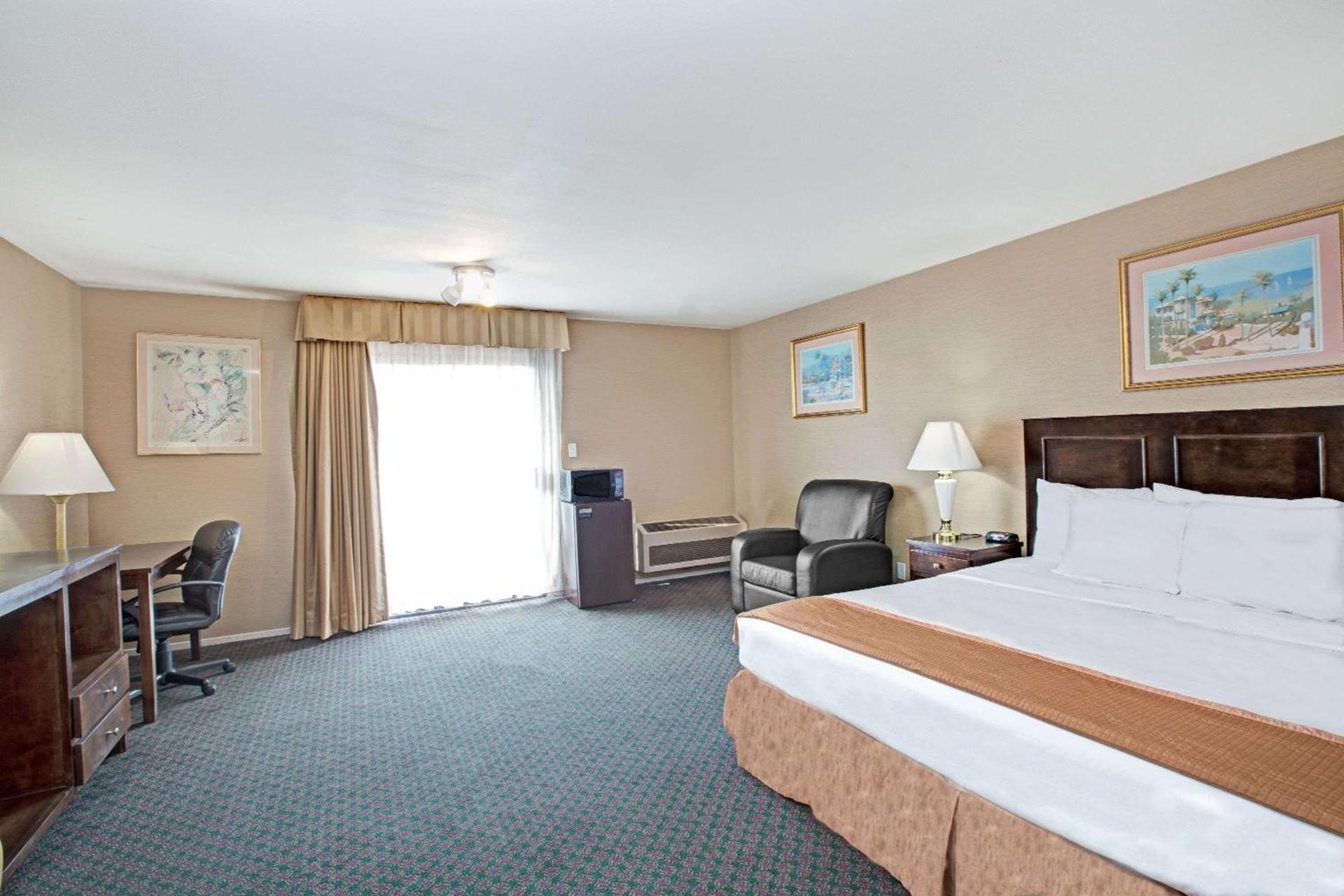 Howard Johnson by Wyndham Torrance photo 3