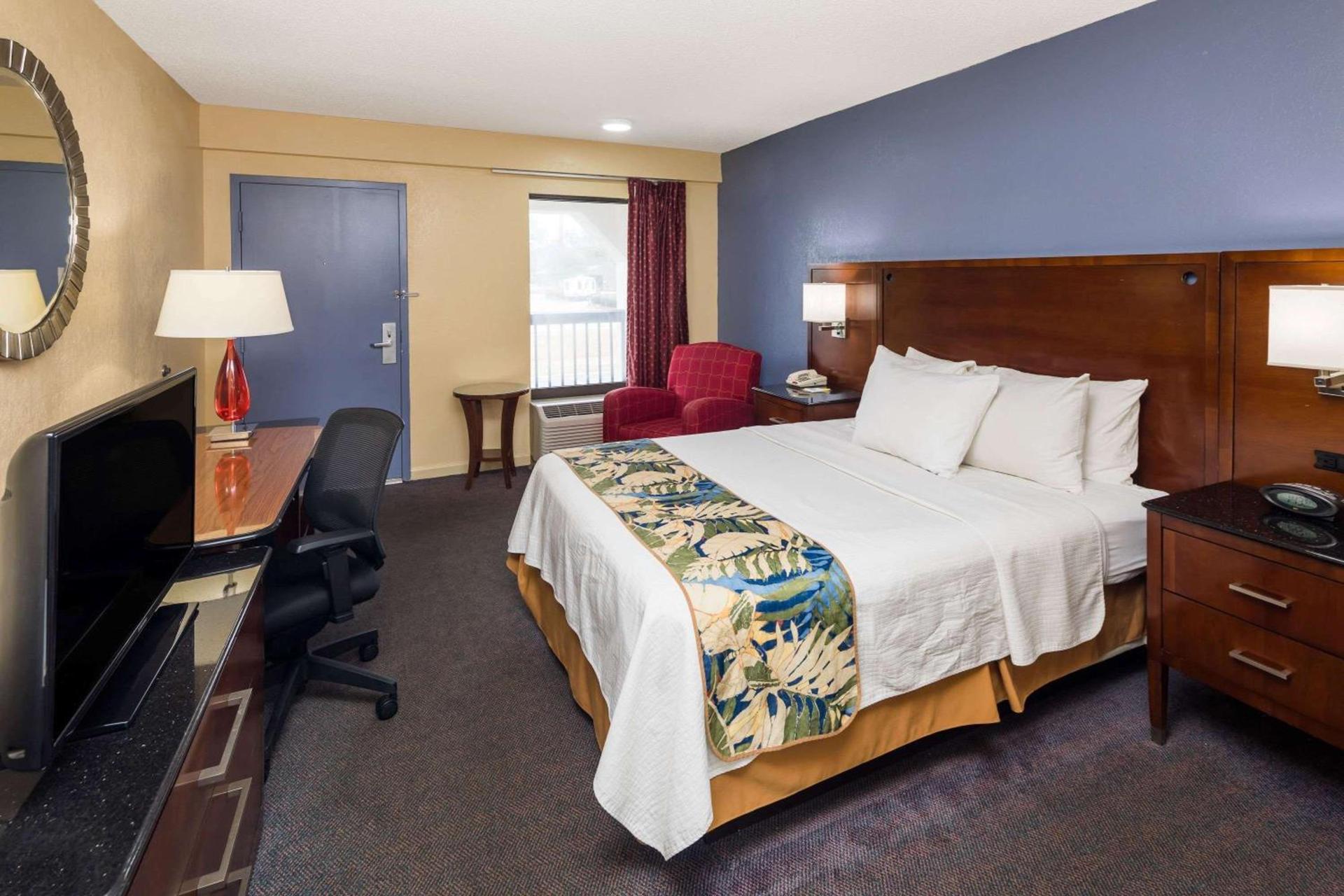 Days Inn by Wyndham Walterboro photo 11
