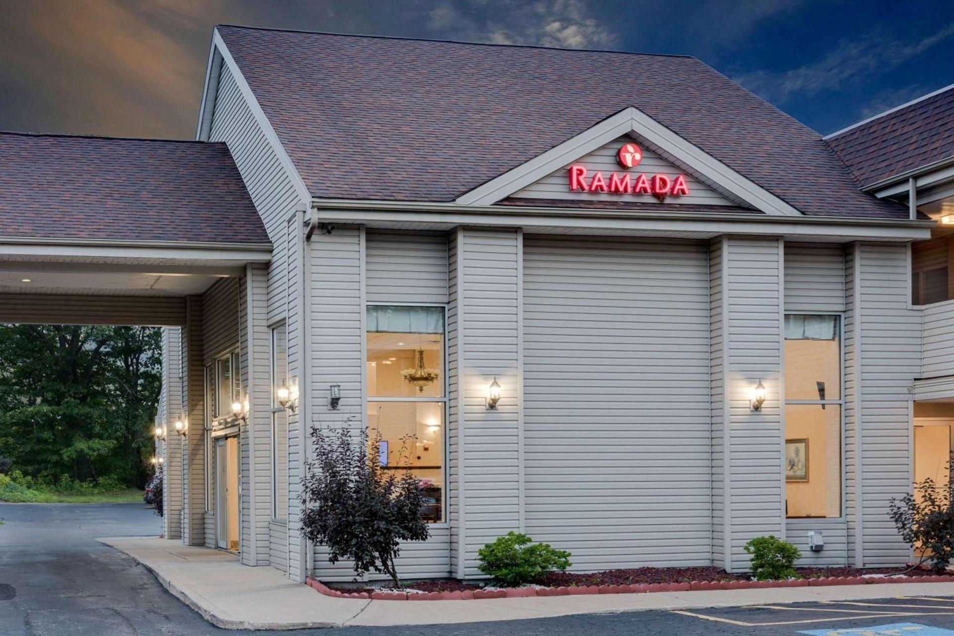 Ramada by Wyndham Cleveland Airport West photo 1