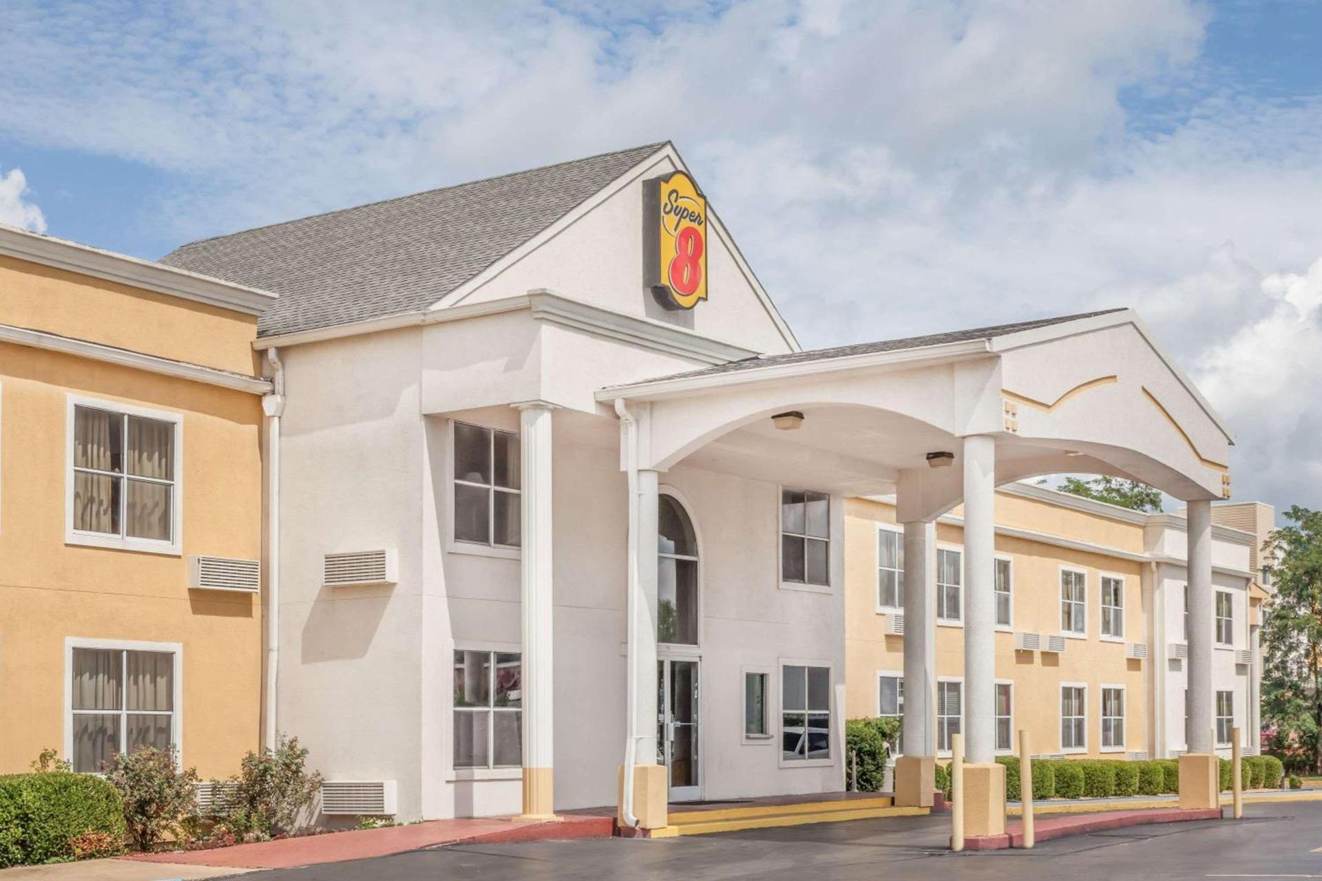Super 8 by Wyndham Athens photo 1