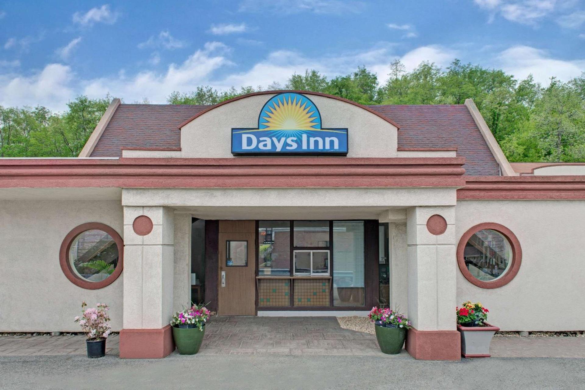 Days Inn by Wyndham Washington photo 3