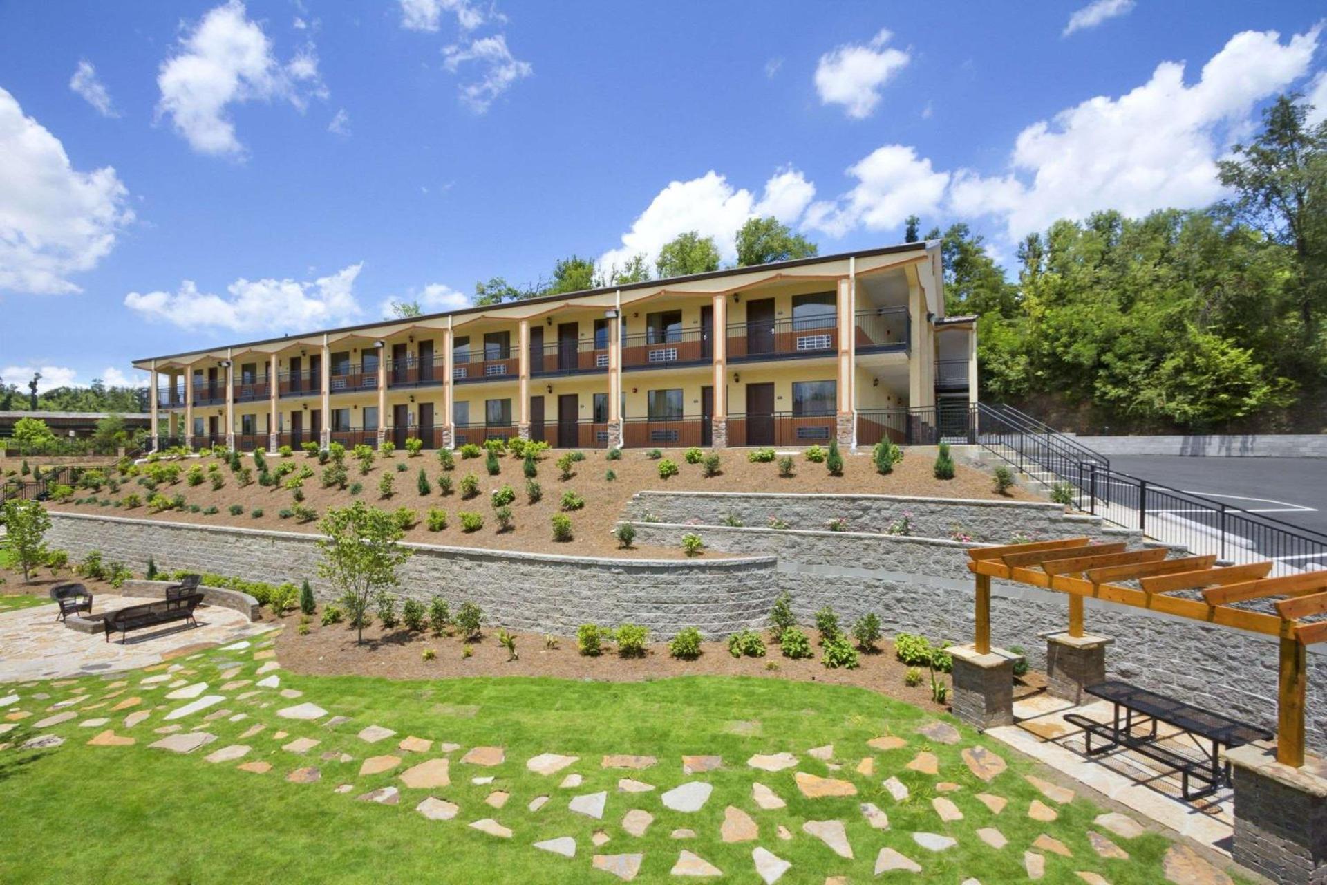 Days Inn by Wyndham Fultondale photo 2