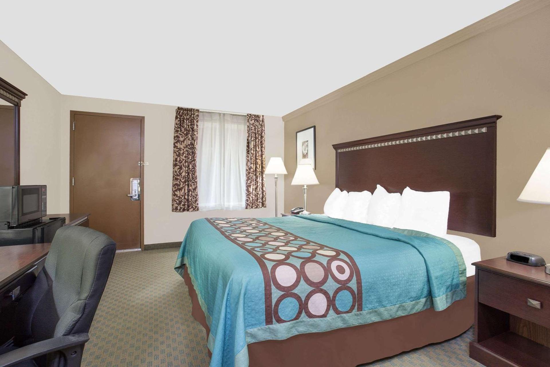 Super 8 by Wyndham Danville photo 11