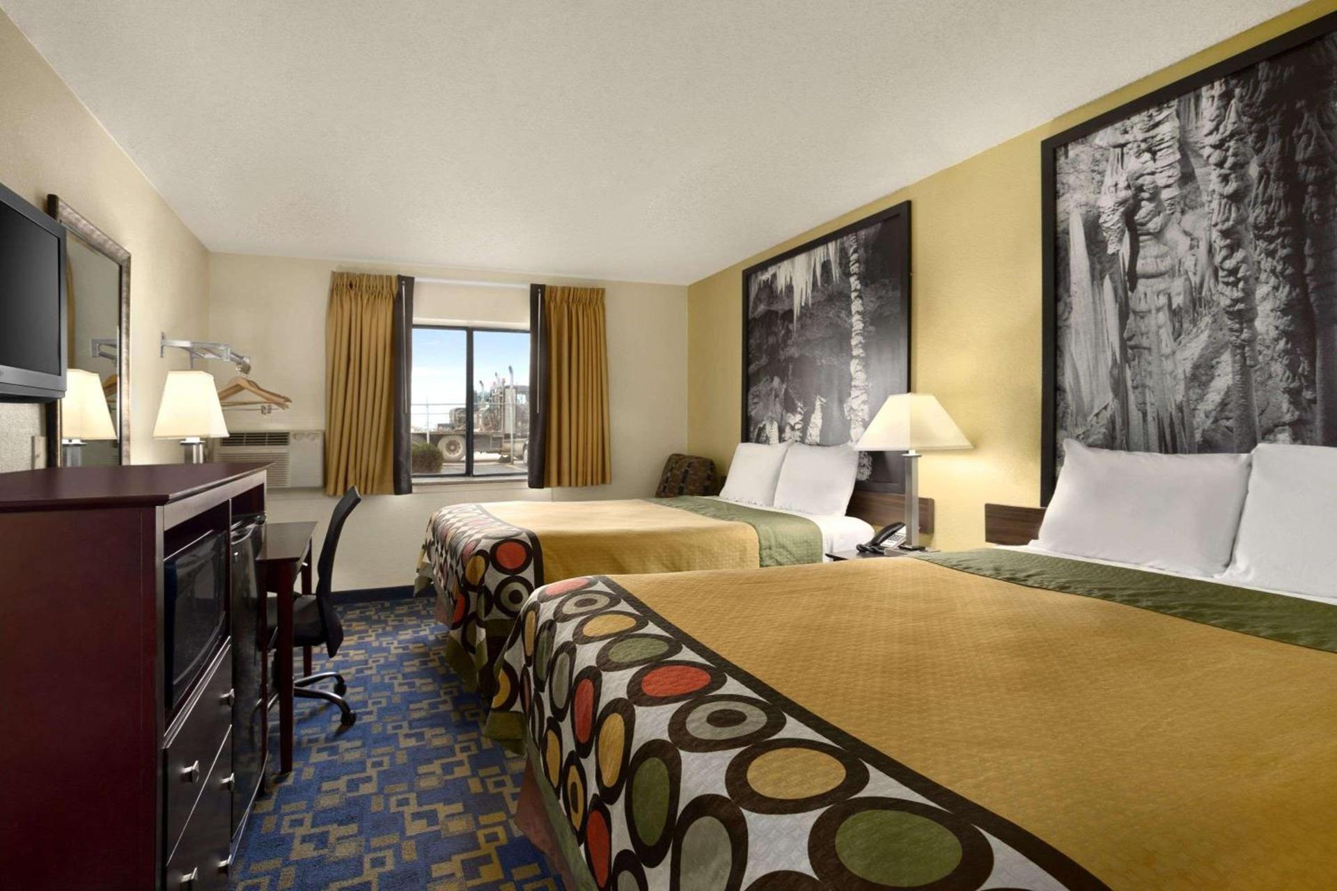 Super 8 by Wyndham Carlsbad photo 5