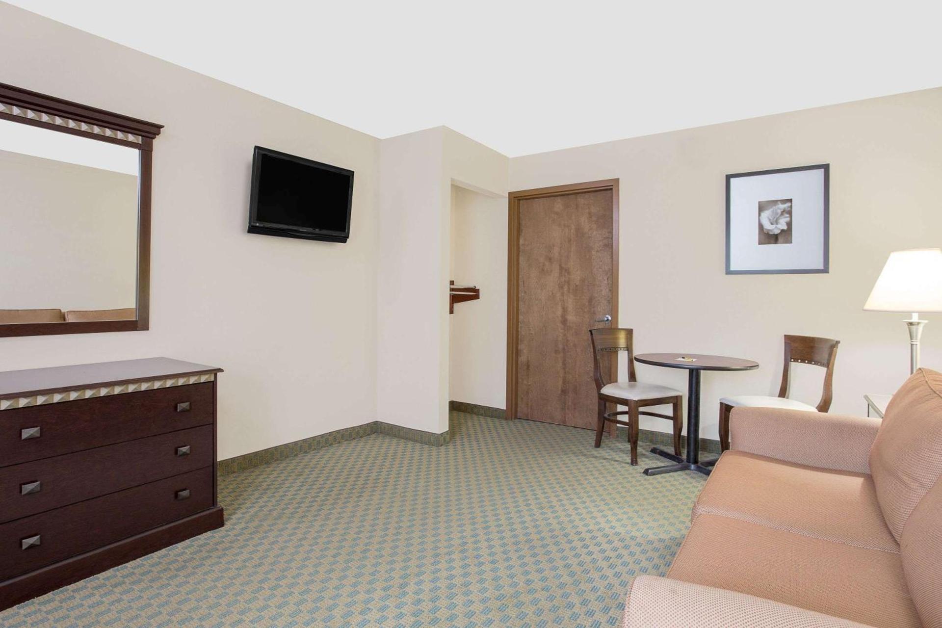 Super 8 by Wyndham Danville photo 5