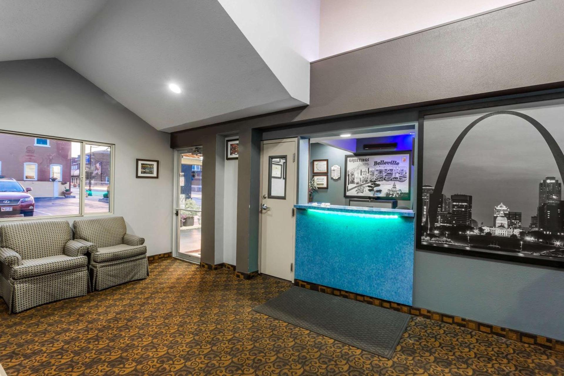Super 8 by Wyndham Belleville St. Louis Area photo 2