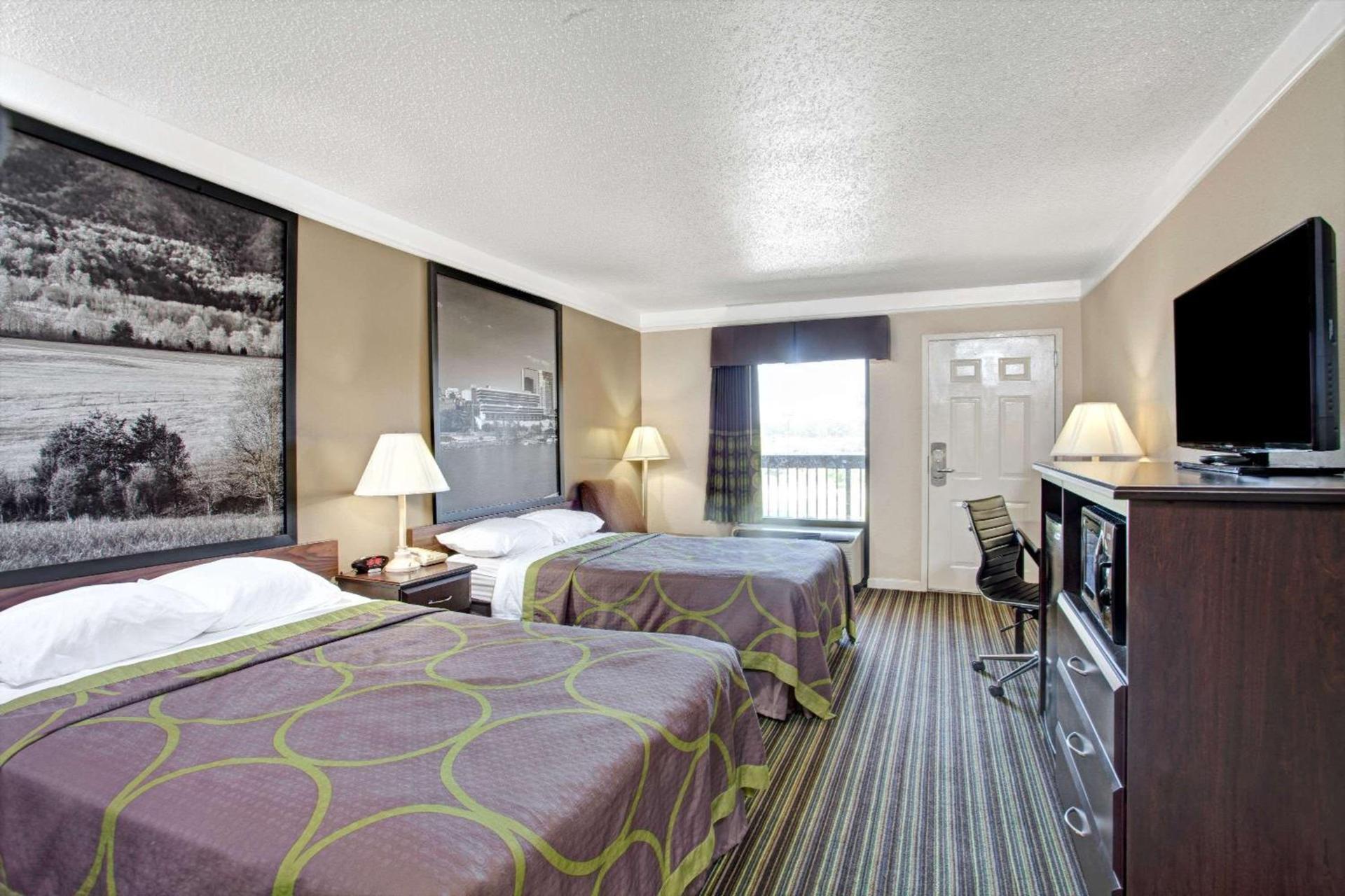 Super 8 by Wyndham Knoxville East photo 6