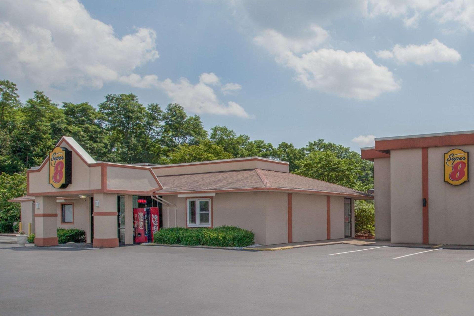 Super 8 by Wyndham Carlisle North photo 4