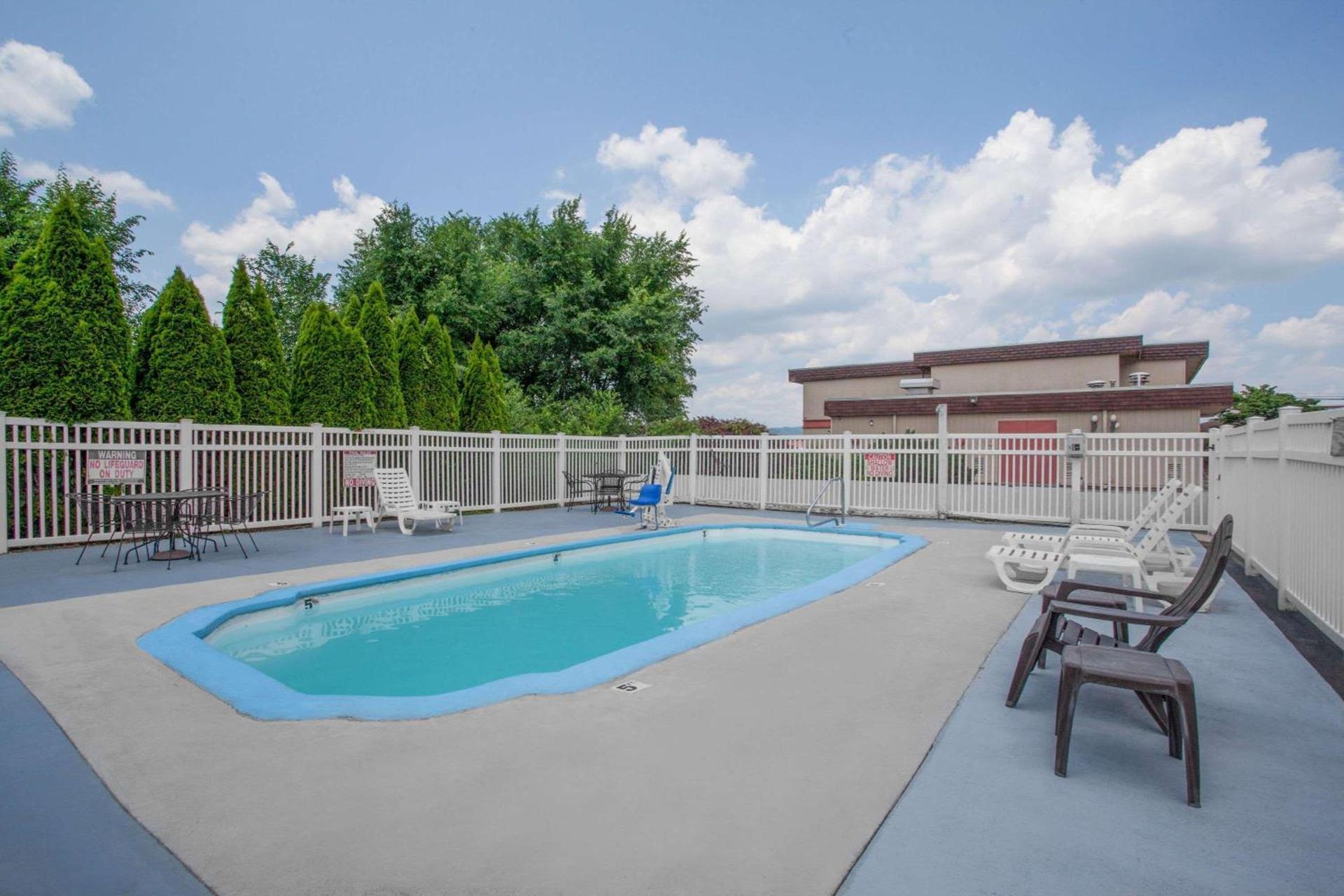Super 8 by Wyndham Carlisle North photo 6