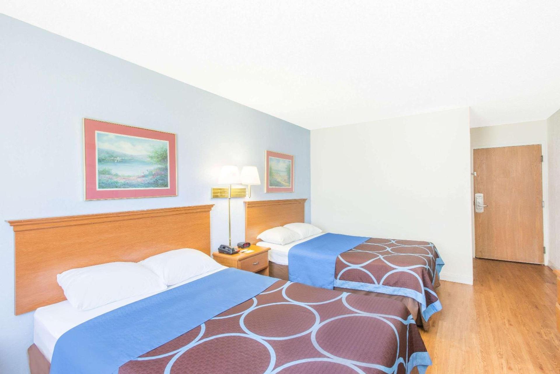 Rodeway Inn photo 8