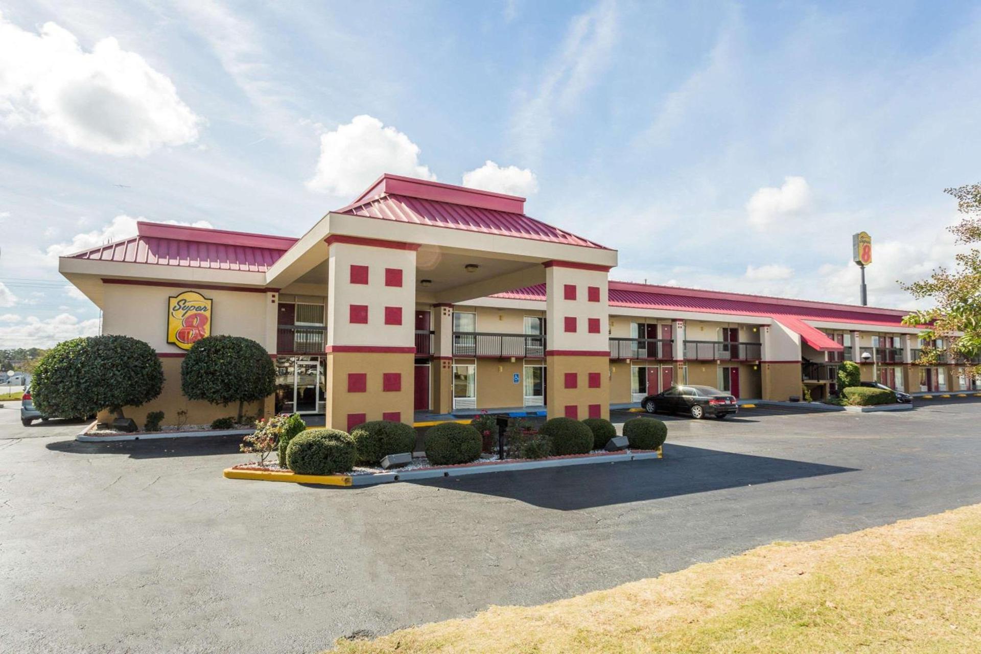 Super 8 by Wyndham Tifton photo 2