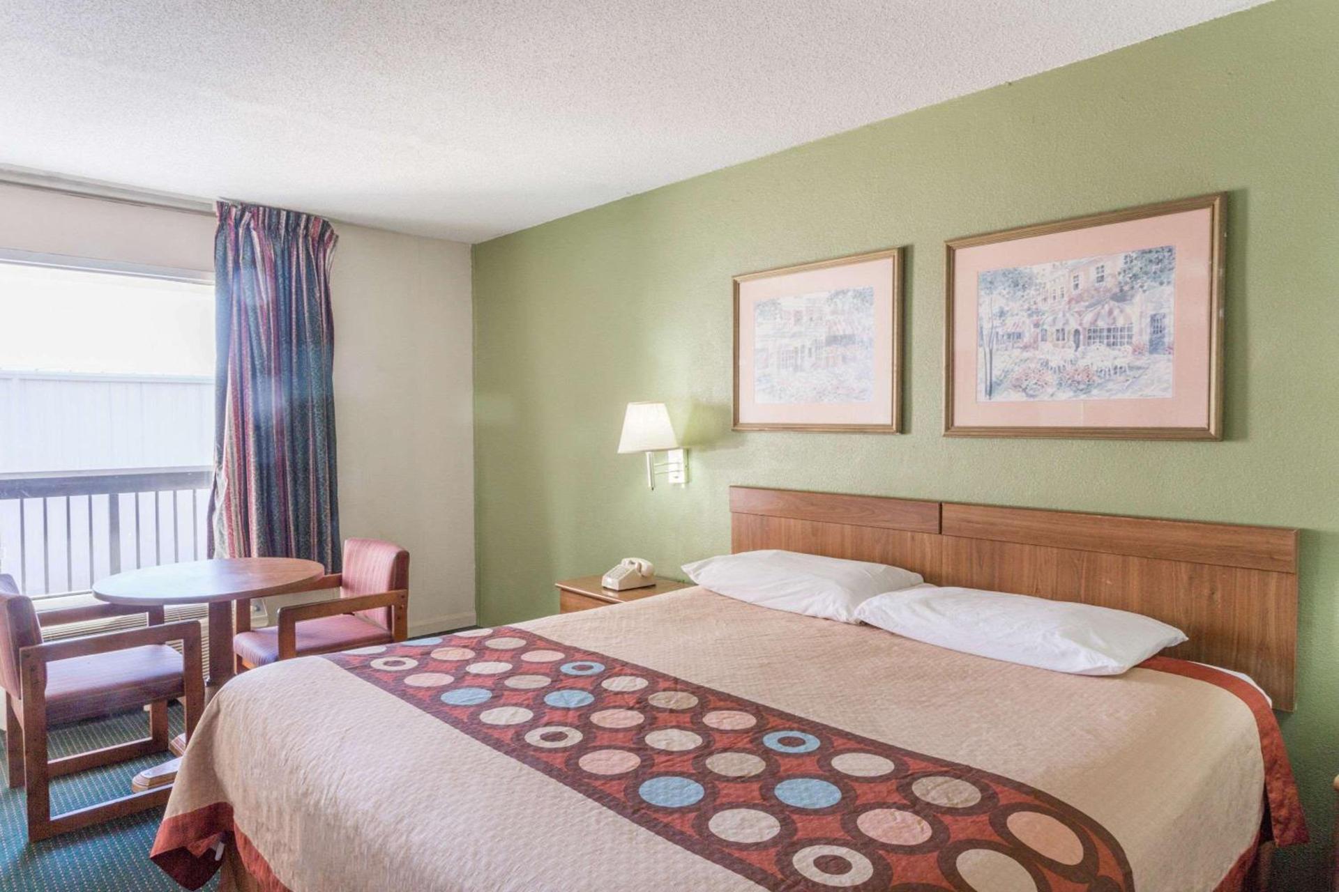 Super 8 by Wyndham Tifton photo 8