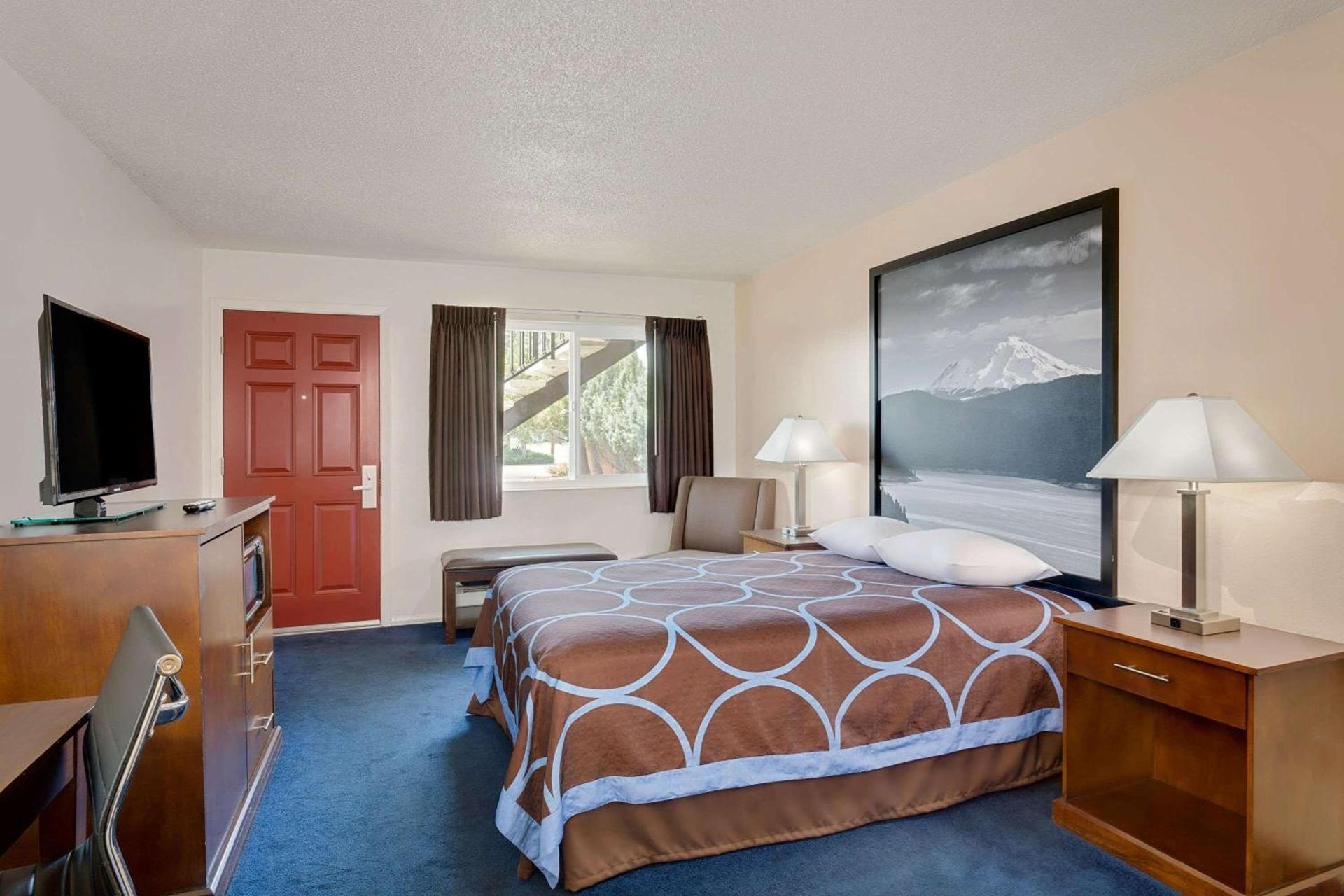 Super 8 by Wyndham Alturas photo 10