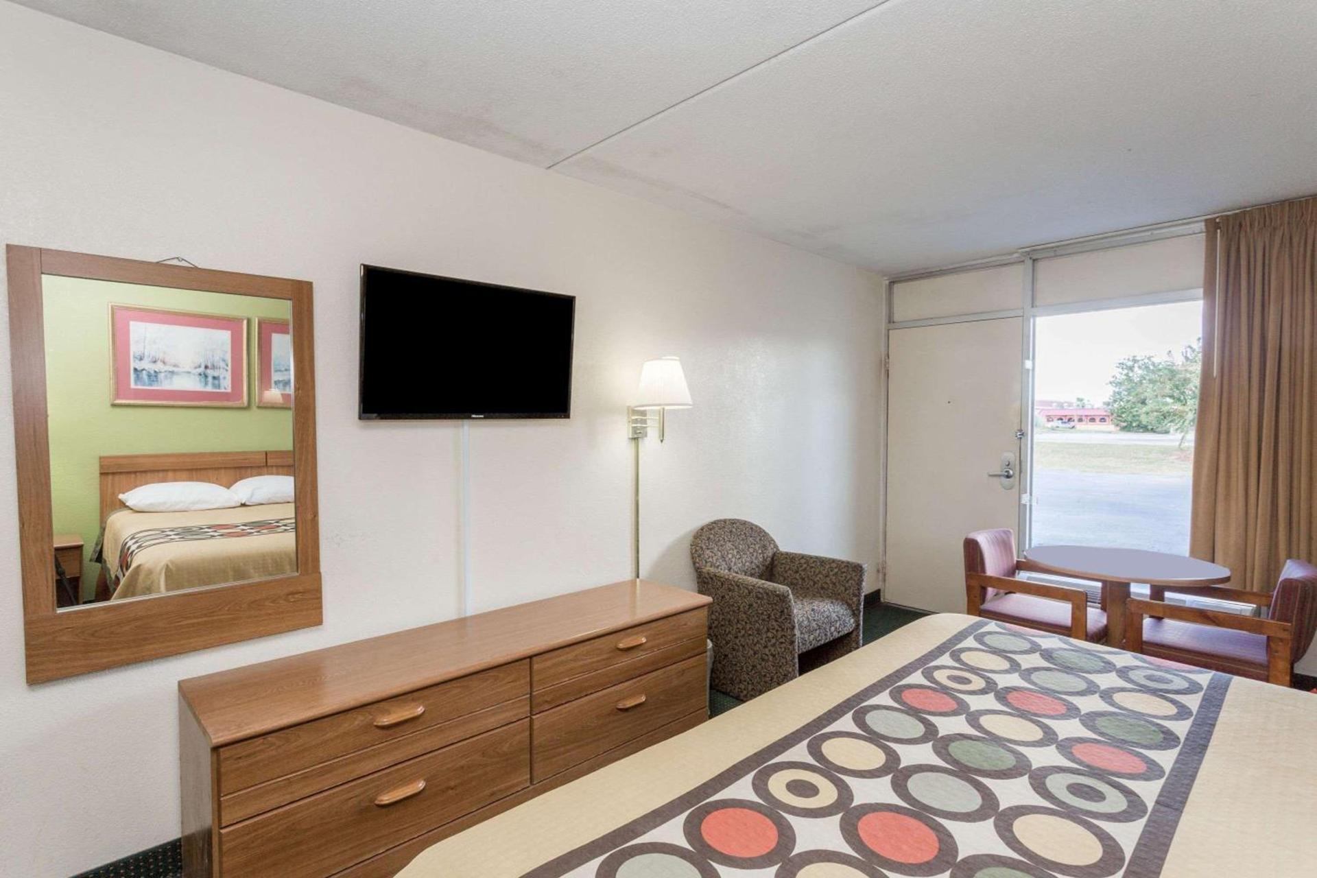 Super 8 by Wyndham Tifton photo 10