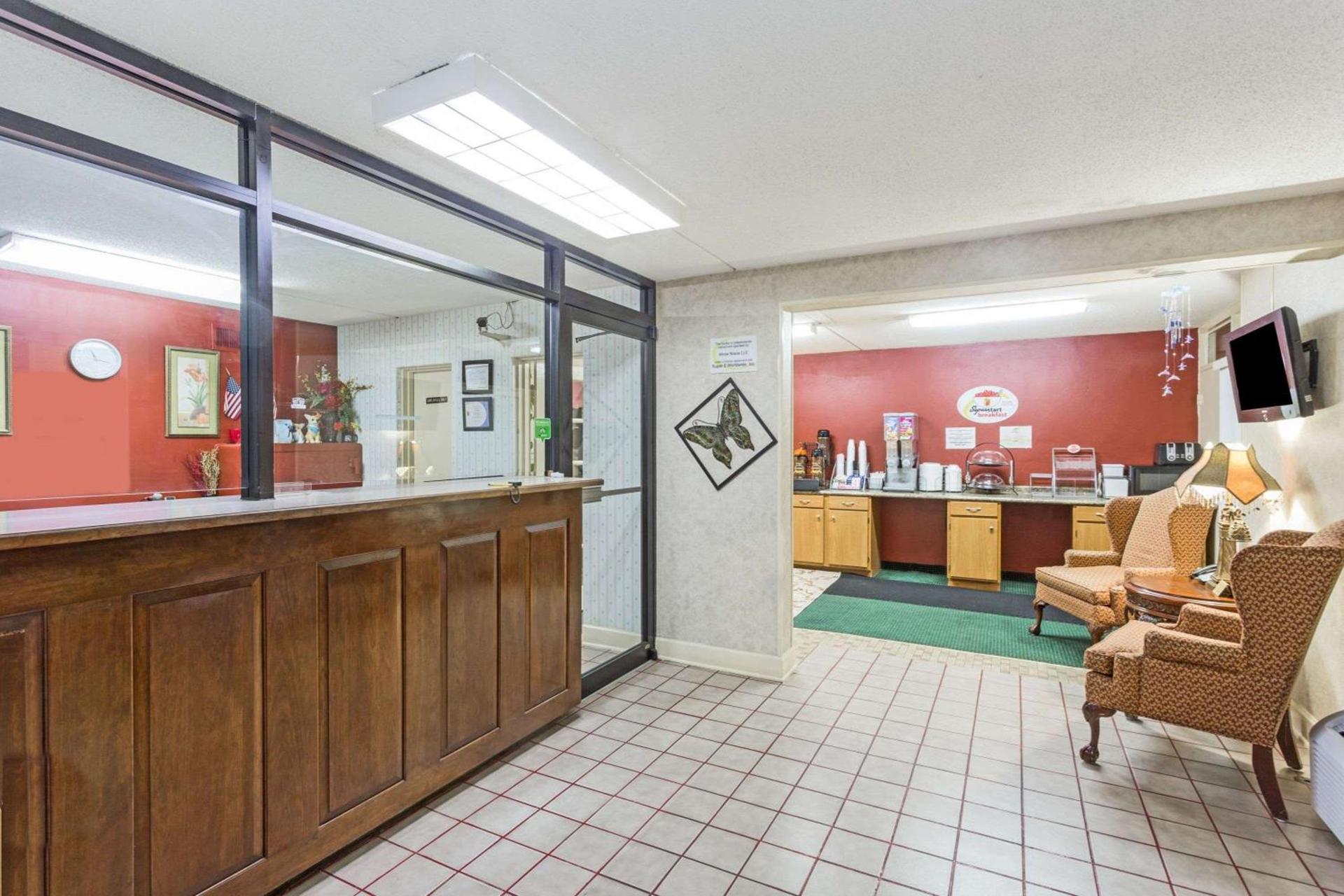 Super 8 by Wyndham Tifton photo 3