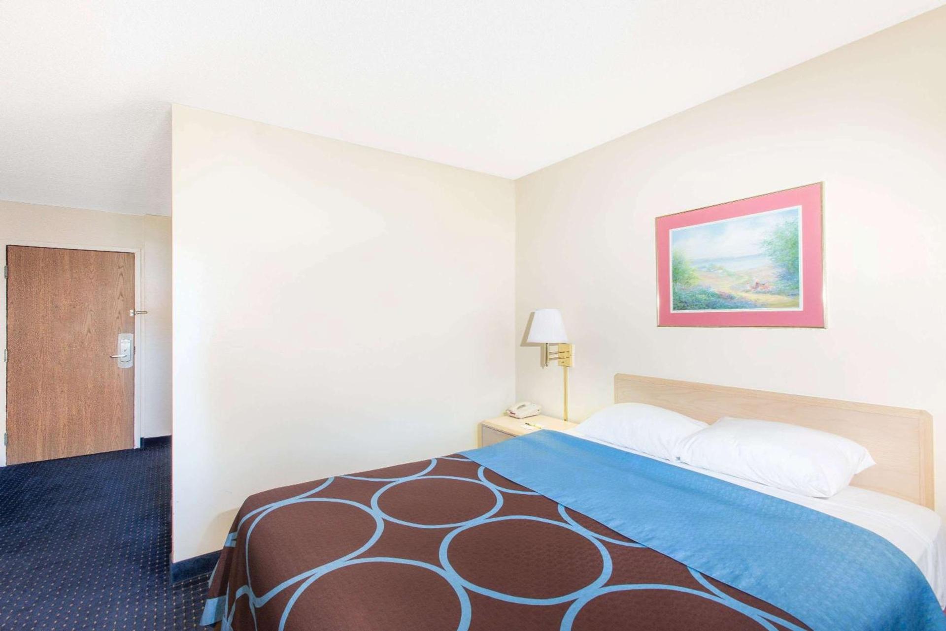 Rodeway Inn photo 11