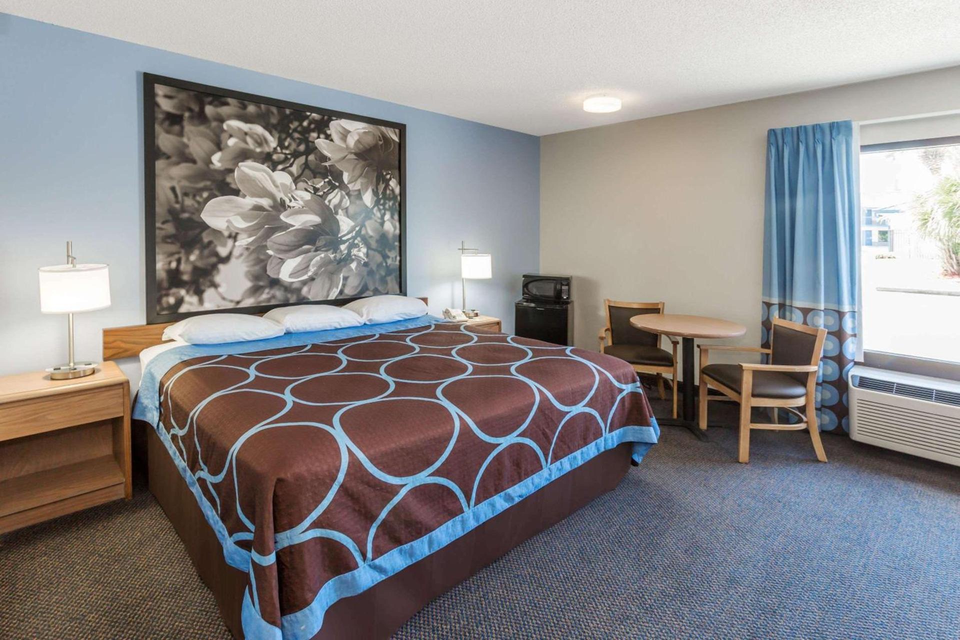 Super 8 by Wyndham Valdosta GA I-75 photo 18