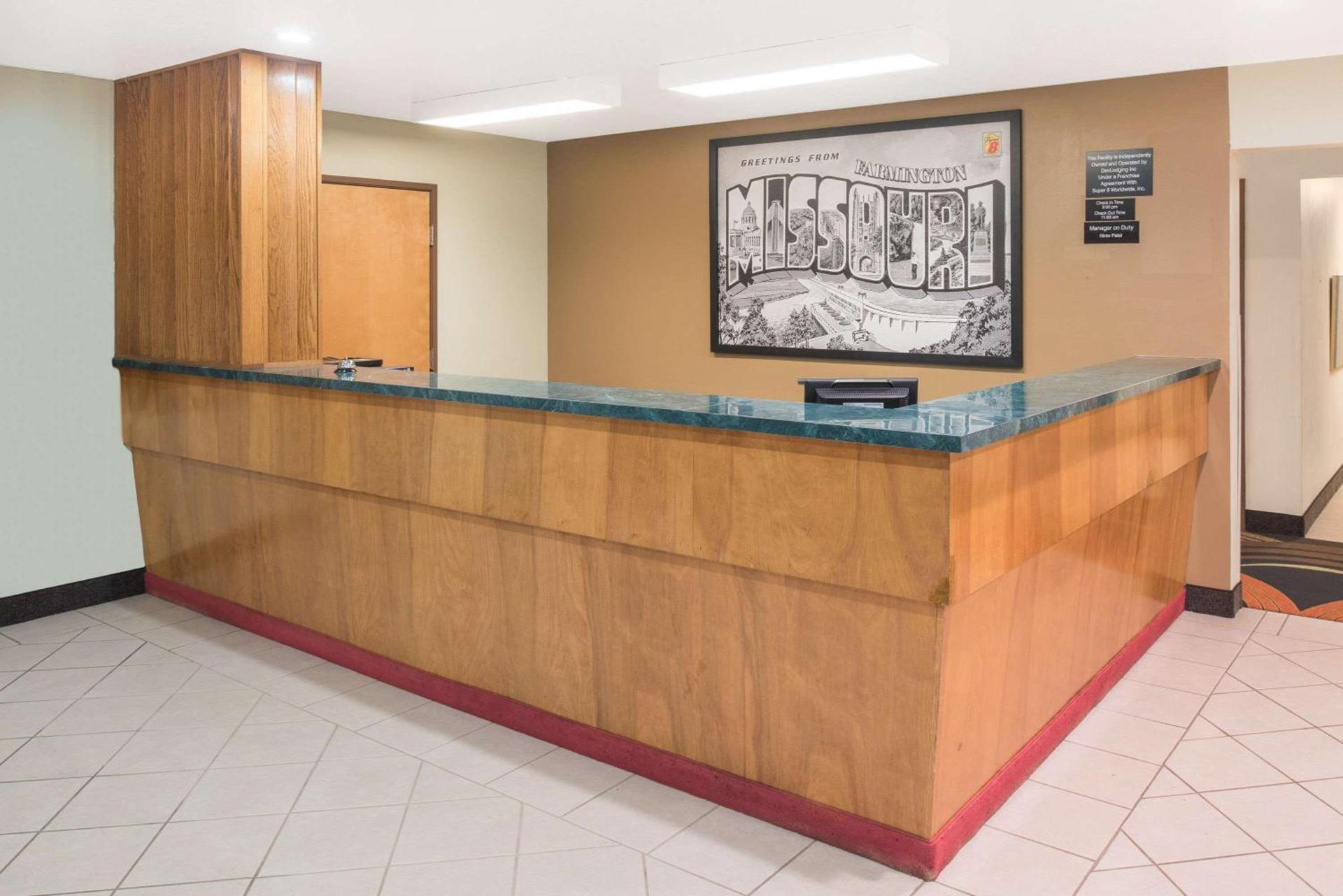 Super 8 by Wyndham Farmington photo 3