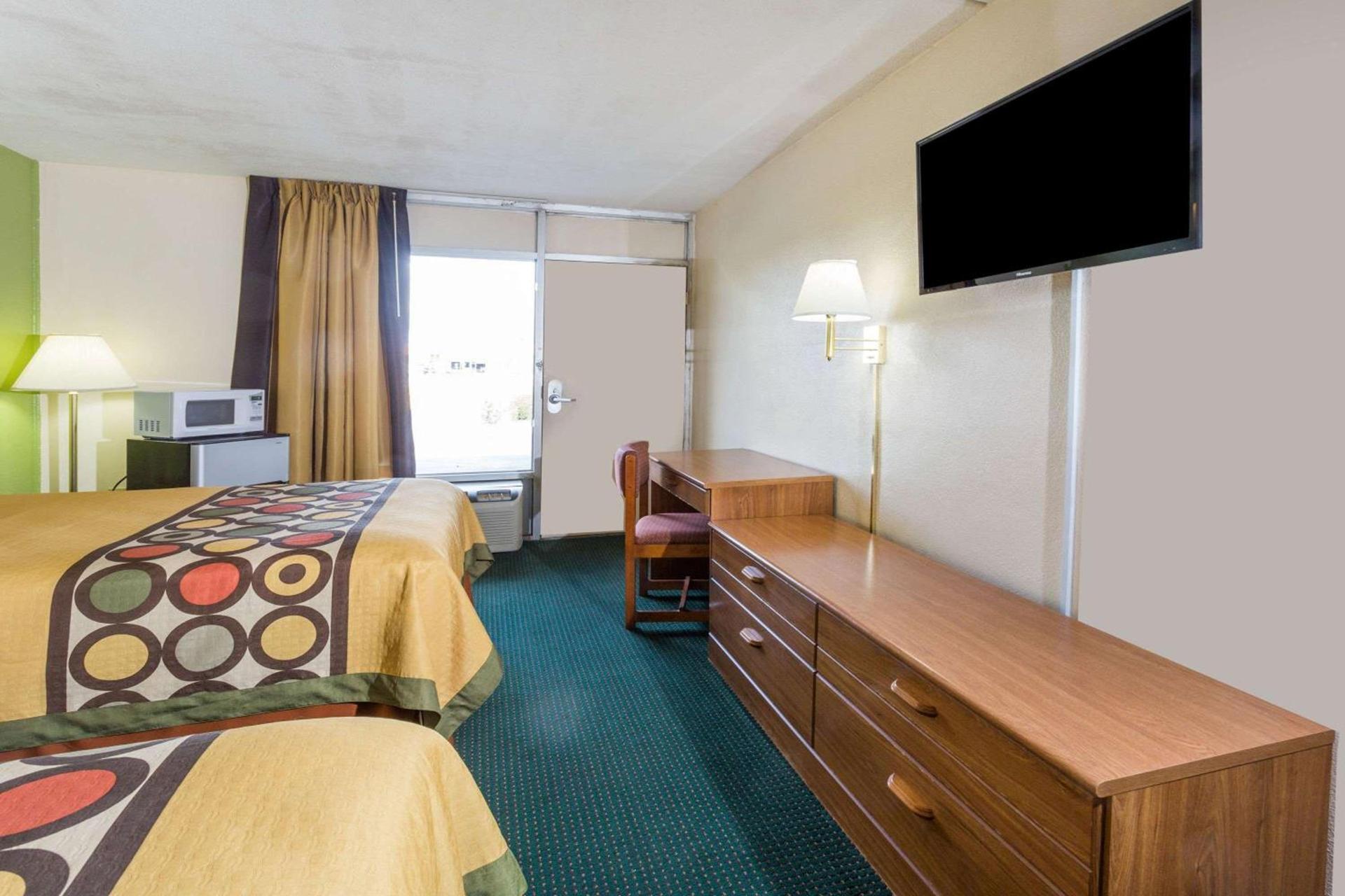 Super 8 by Wyndham Tifton photo 9