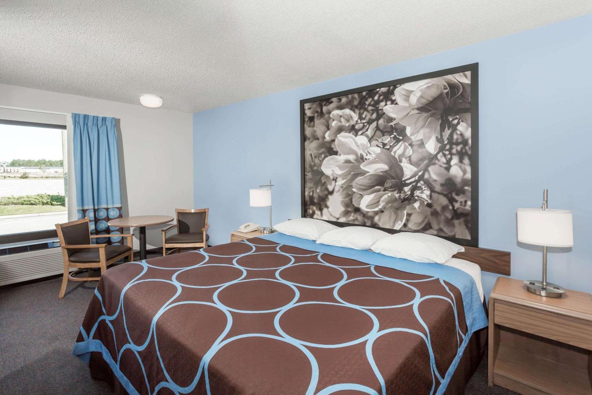 Super 8 by Wyndham Valdosta GA I-75 photo 15