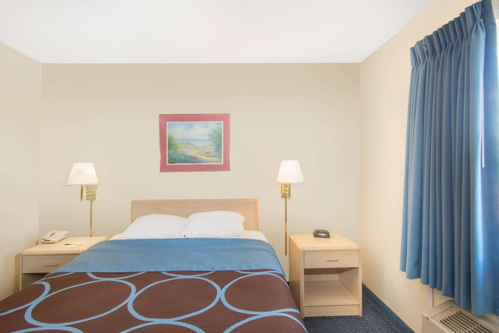 Rodeway Inn photo 9