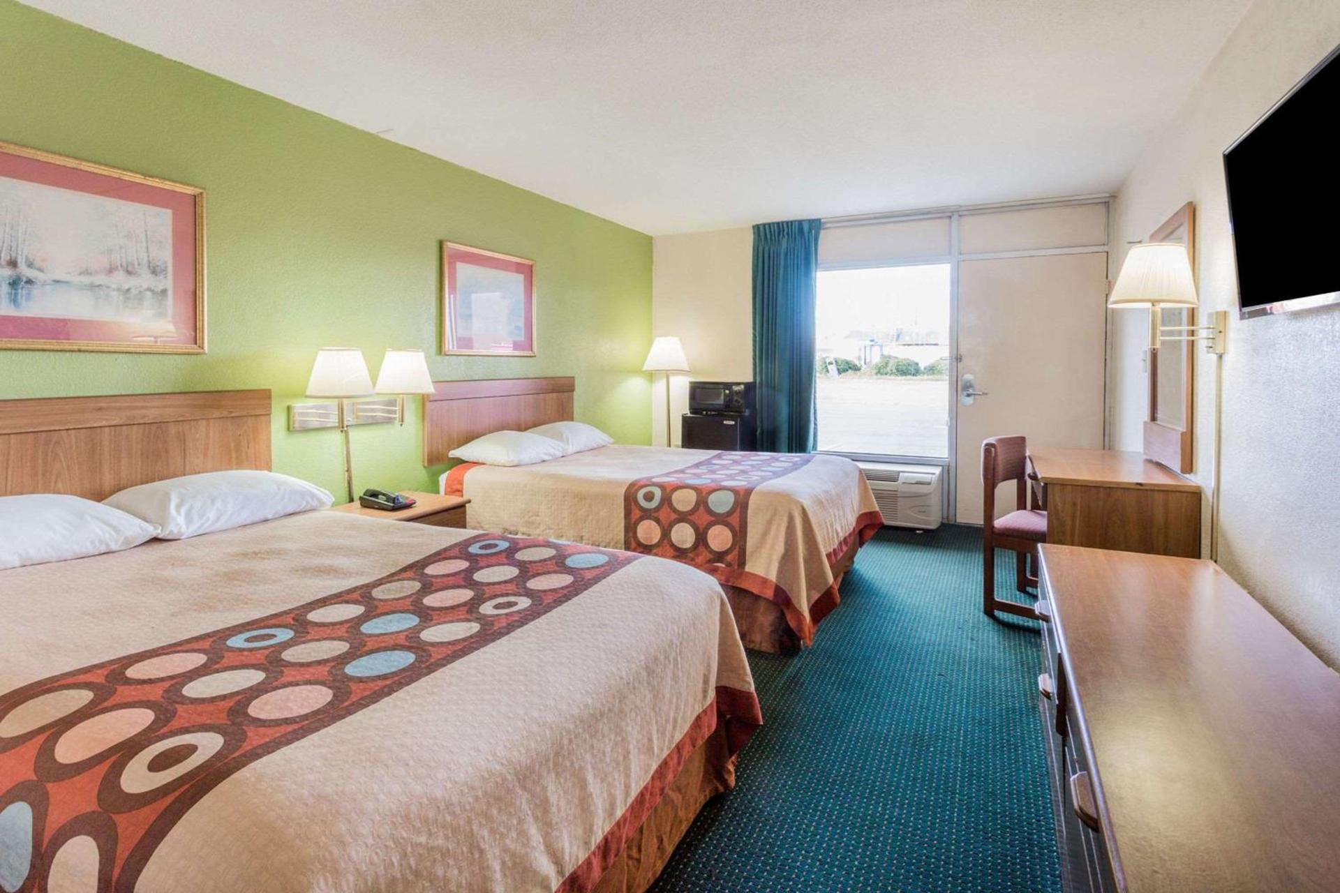 Super 8 by Wyndham Tifton photo 7