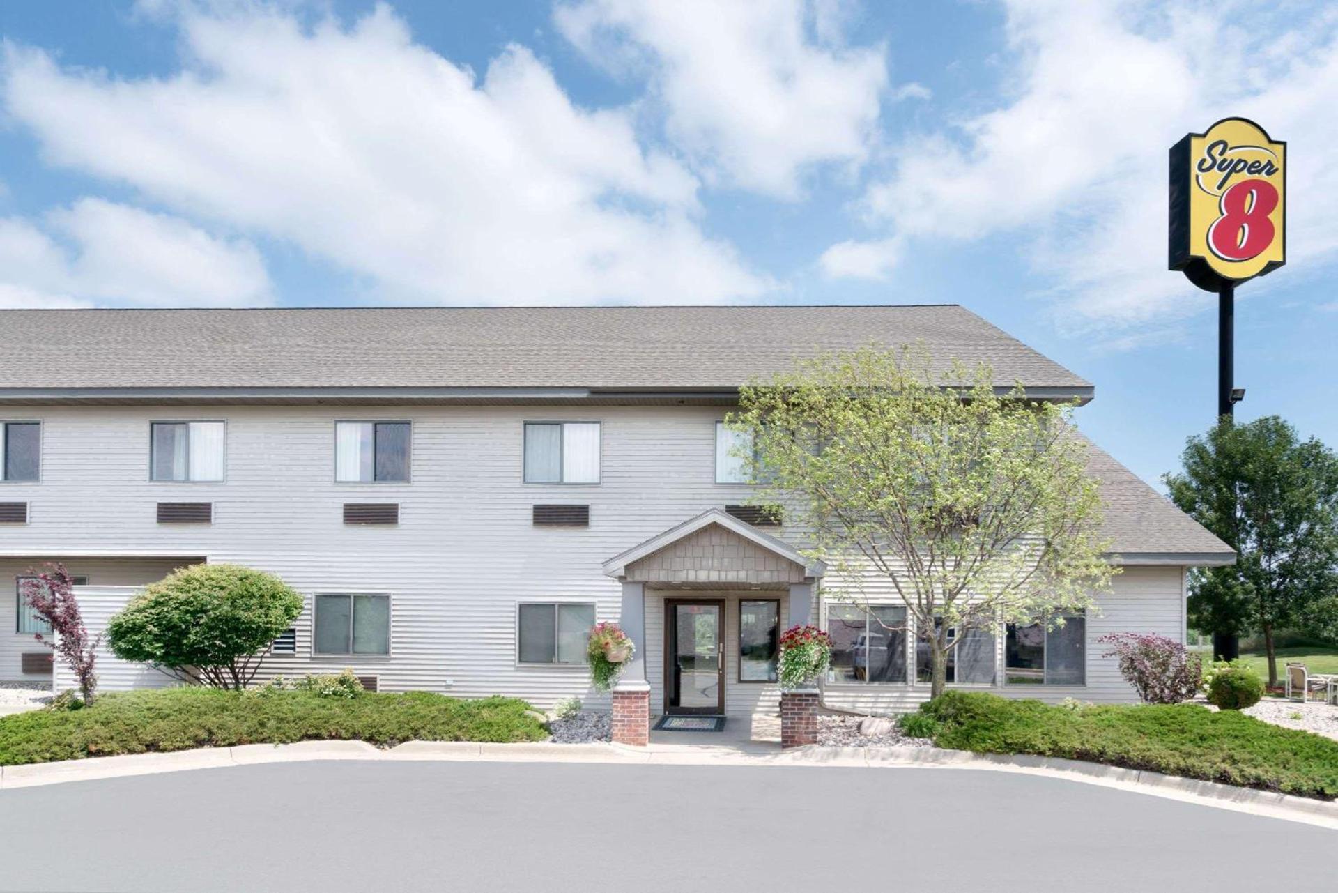 Super 8 by Wyndham Sparta photo 2