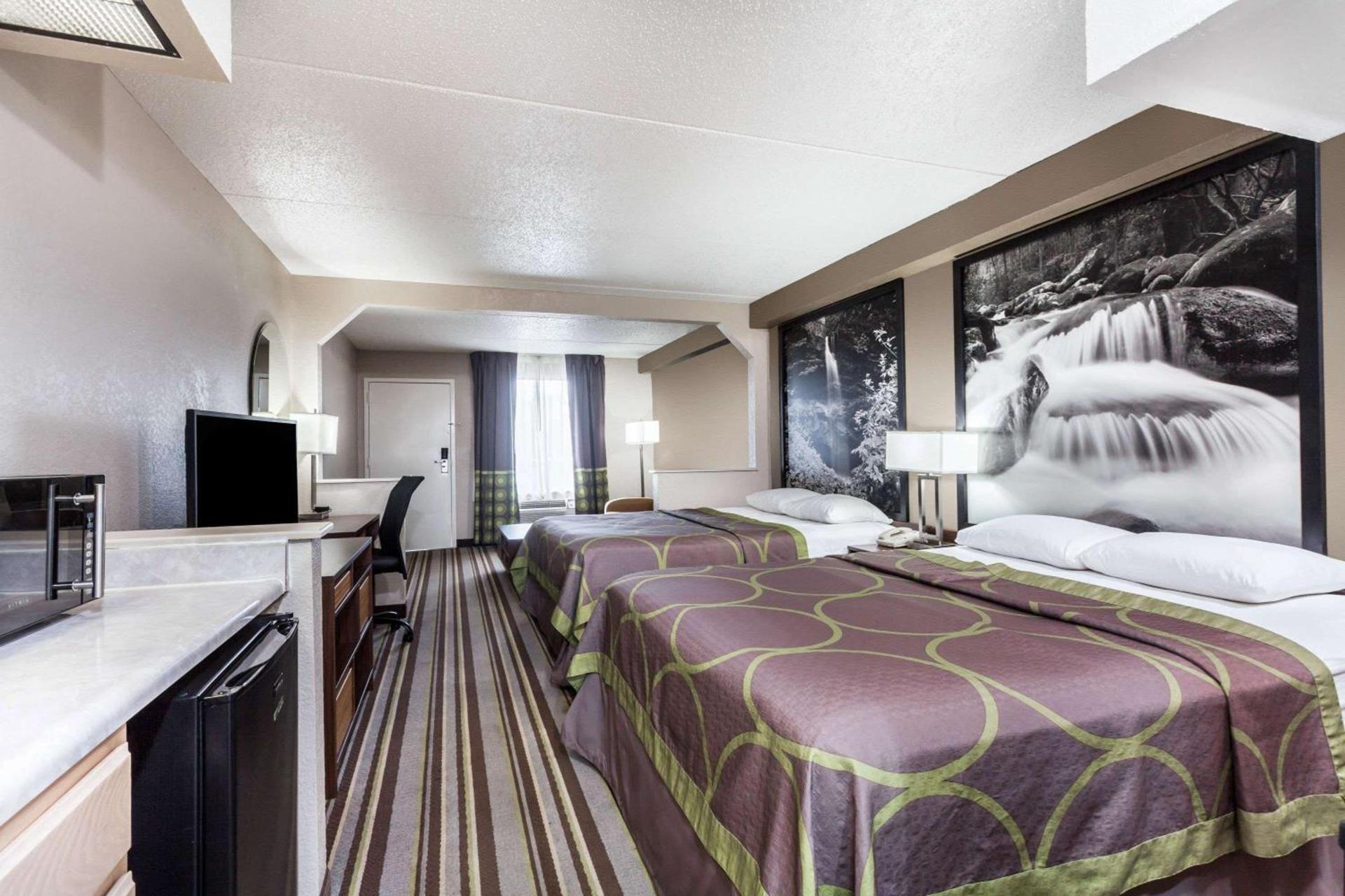 Super 8 by Wyndham Pigeon Forge-Emert St photo 4