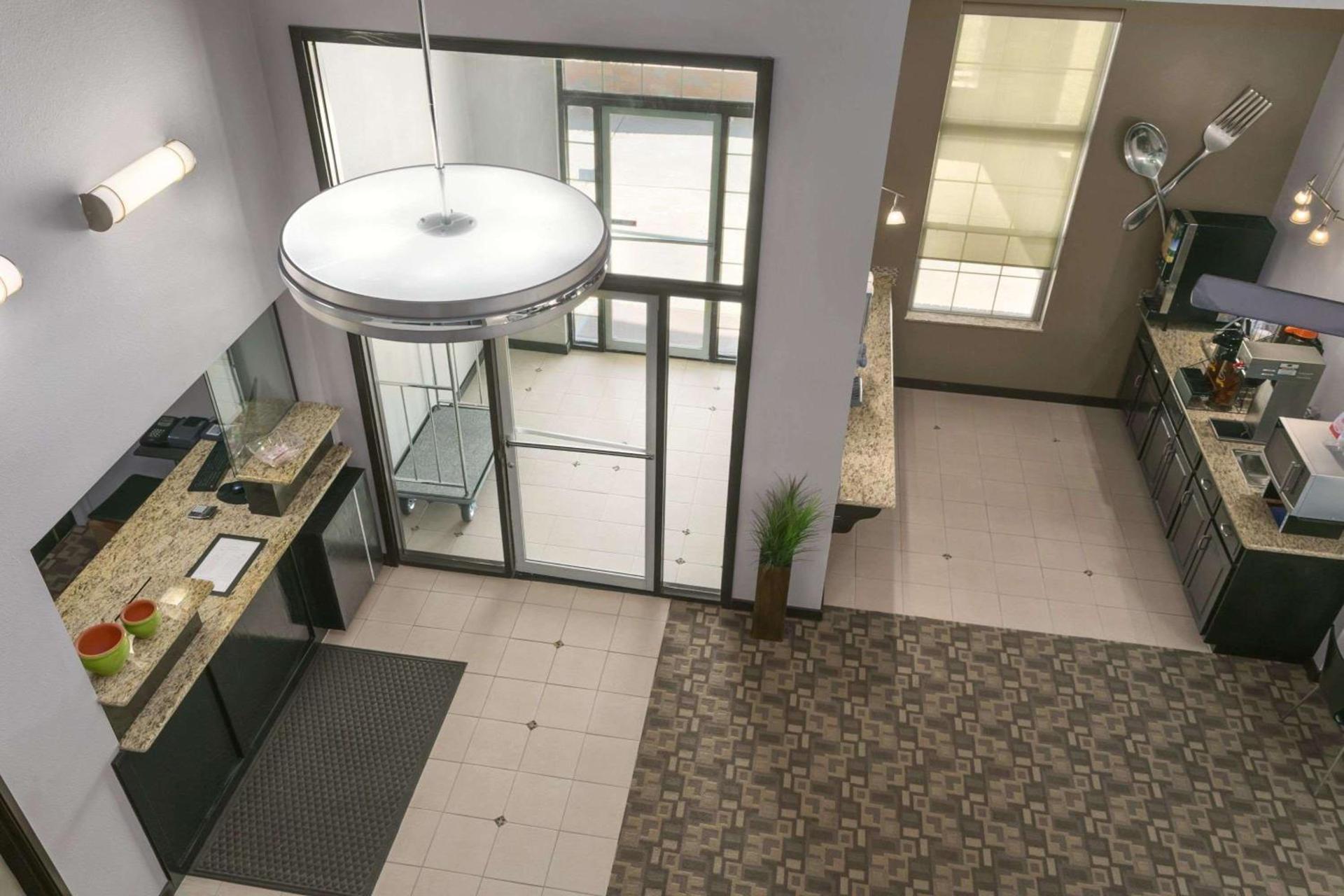Super 8 by Wyndham Stafford/Springfield Area photo 3