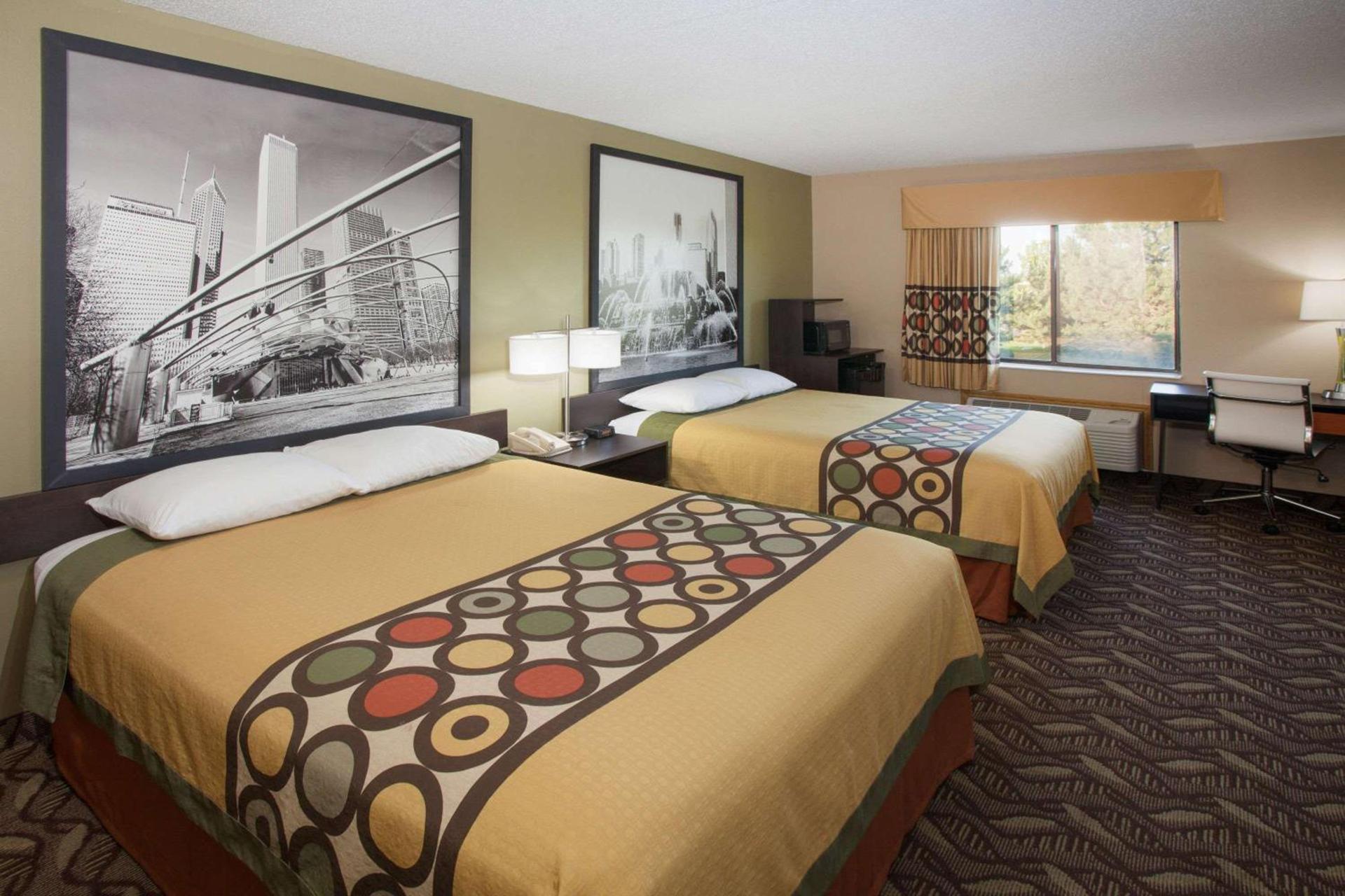 Super 8 by Wyndham Dwight photo 11